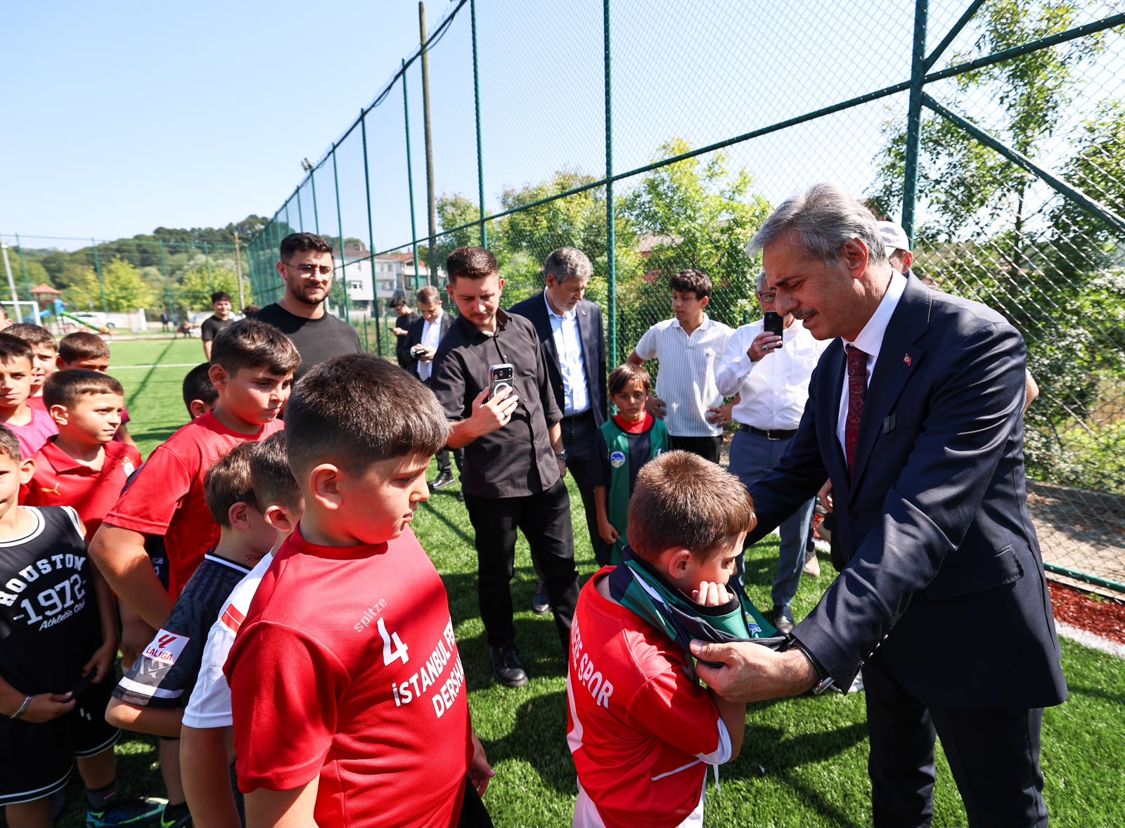 “Gençlerimiz için çok güzel yatırımların hayata geçtiği bir dönem yaşıyoruz”