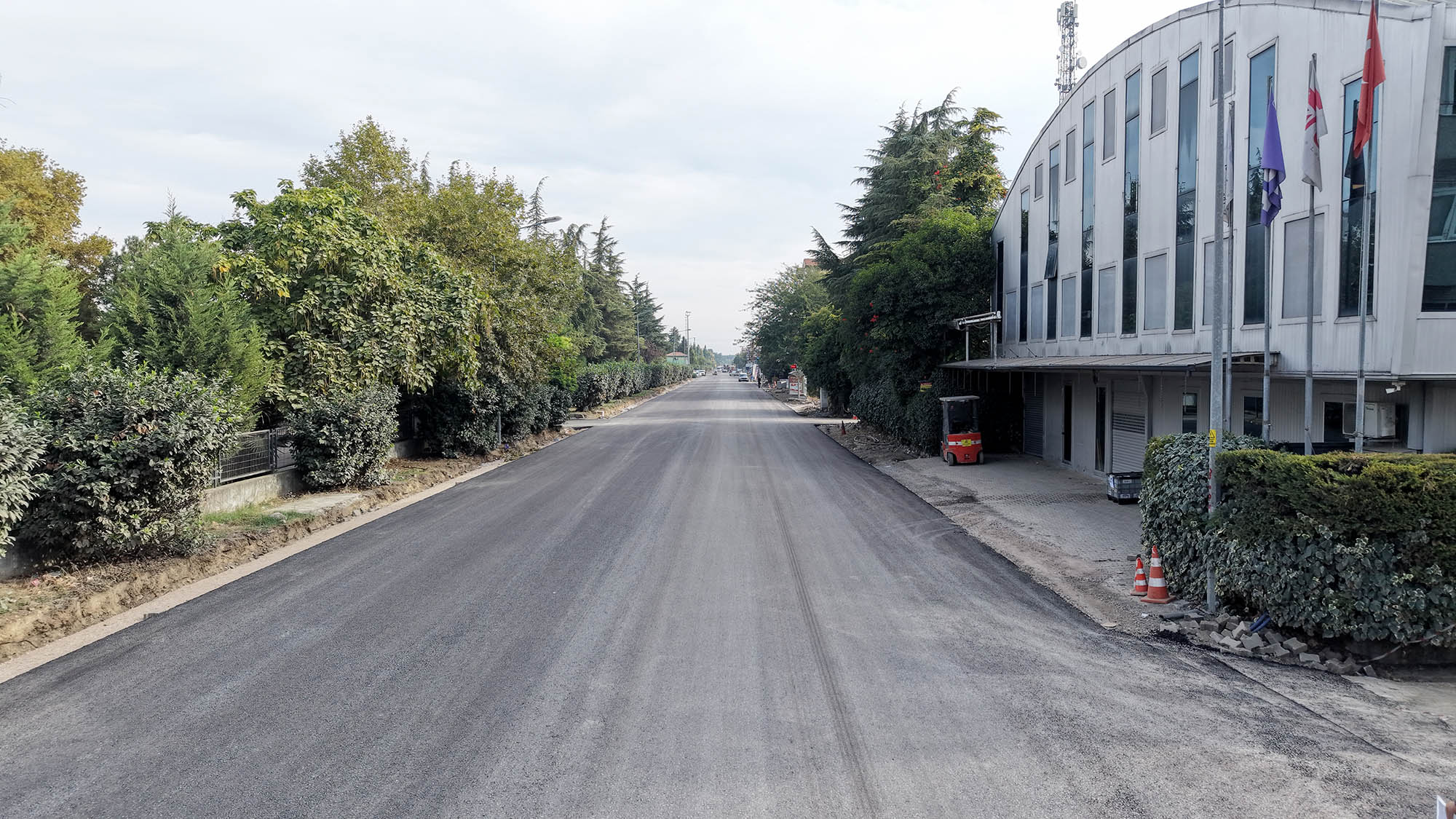 Arifiye’nin en önemli ulaşım aksında dönüşümün ilk etabı tamam 