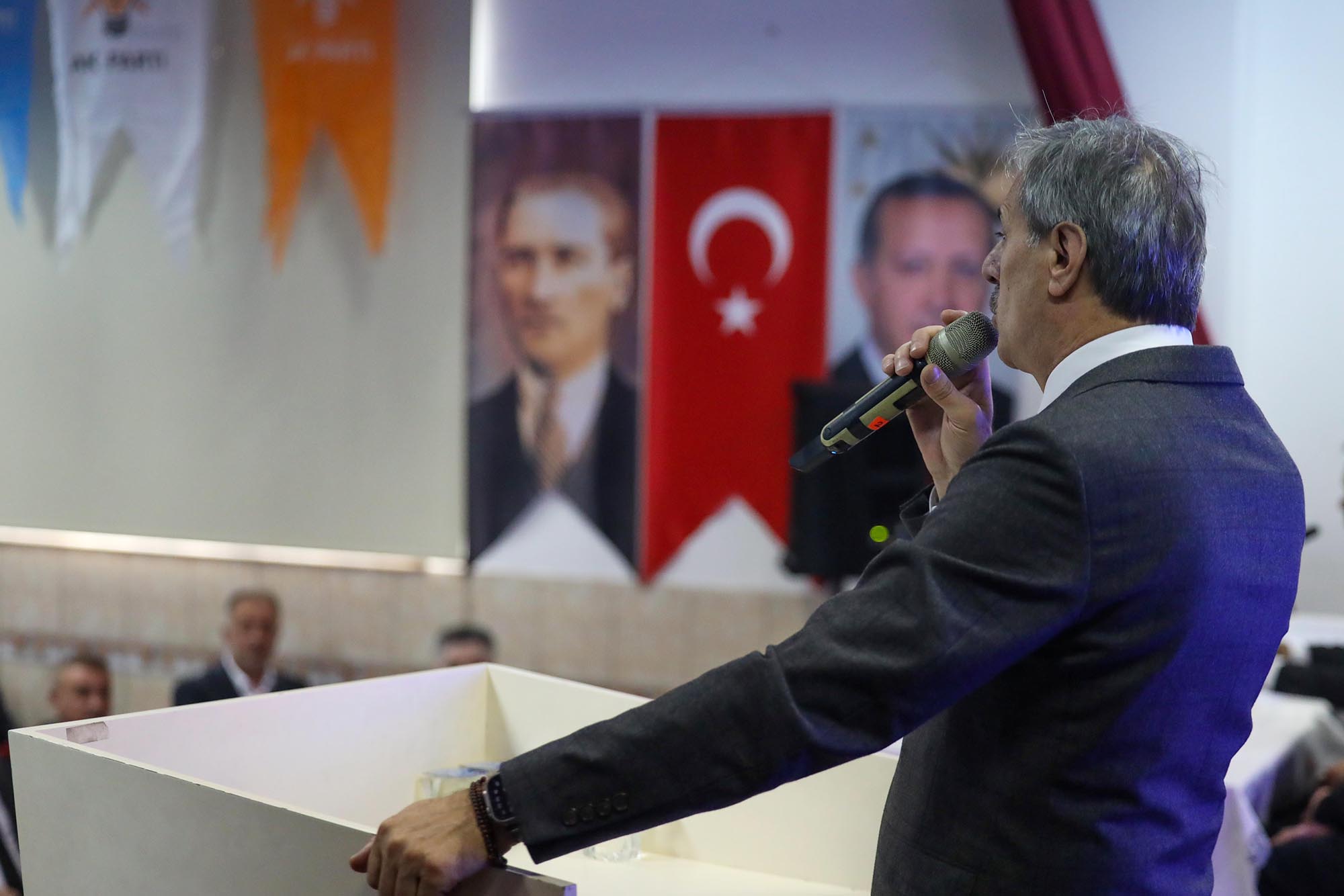 Yusuf Alemdar Karapürçek'te vatandaşla hasret giderdi: “Birlik, beraberlik ve kardeşlikle her mahalleye dokunacağız”