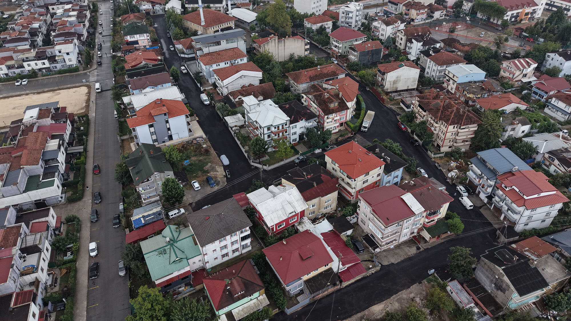 Erenler’de 19 sokağın altyapı ve üstyapısına Büyükşehir eli
