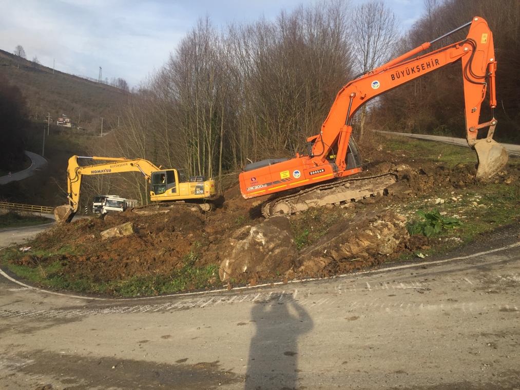 Heyelandan çöken yol eski görünümüne kavuştu 