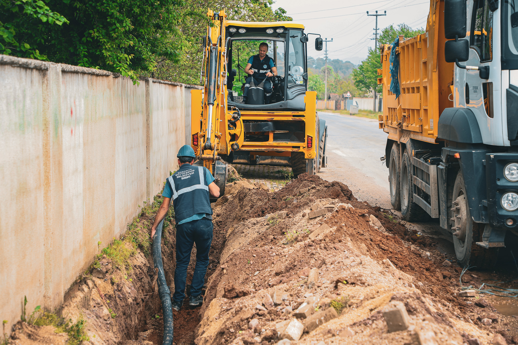 Hendek Uzunçarşı'da suyun basınç sorunu çözüldü