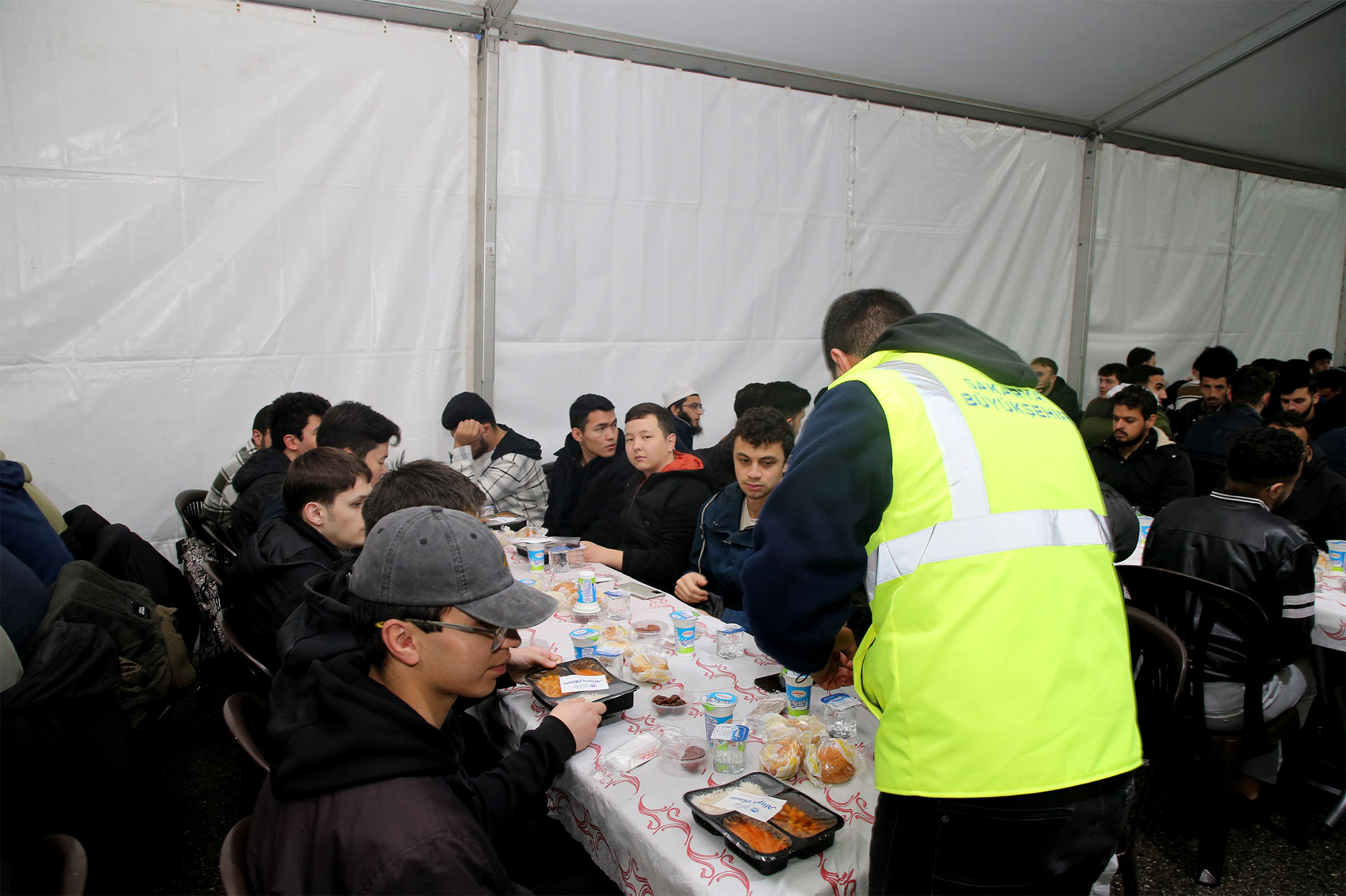 Büyükşehir’in iftar geleneği: Farklı diller ve kültürler Ramazan’da aynı duada buluşuyor