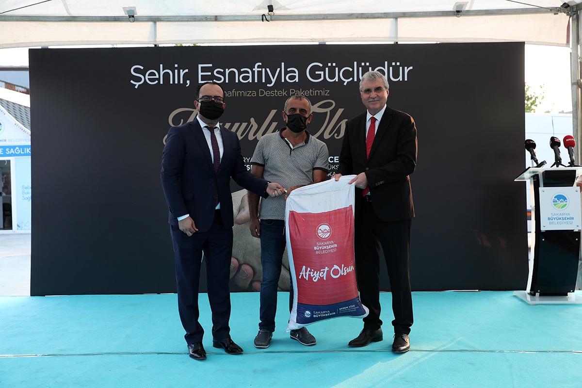 Büyükşehir’den 2042 esnafa 40 ton çay hibe