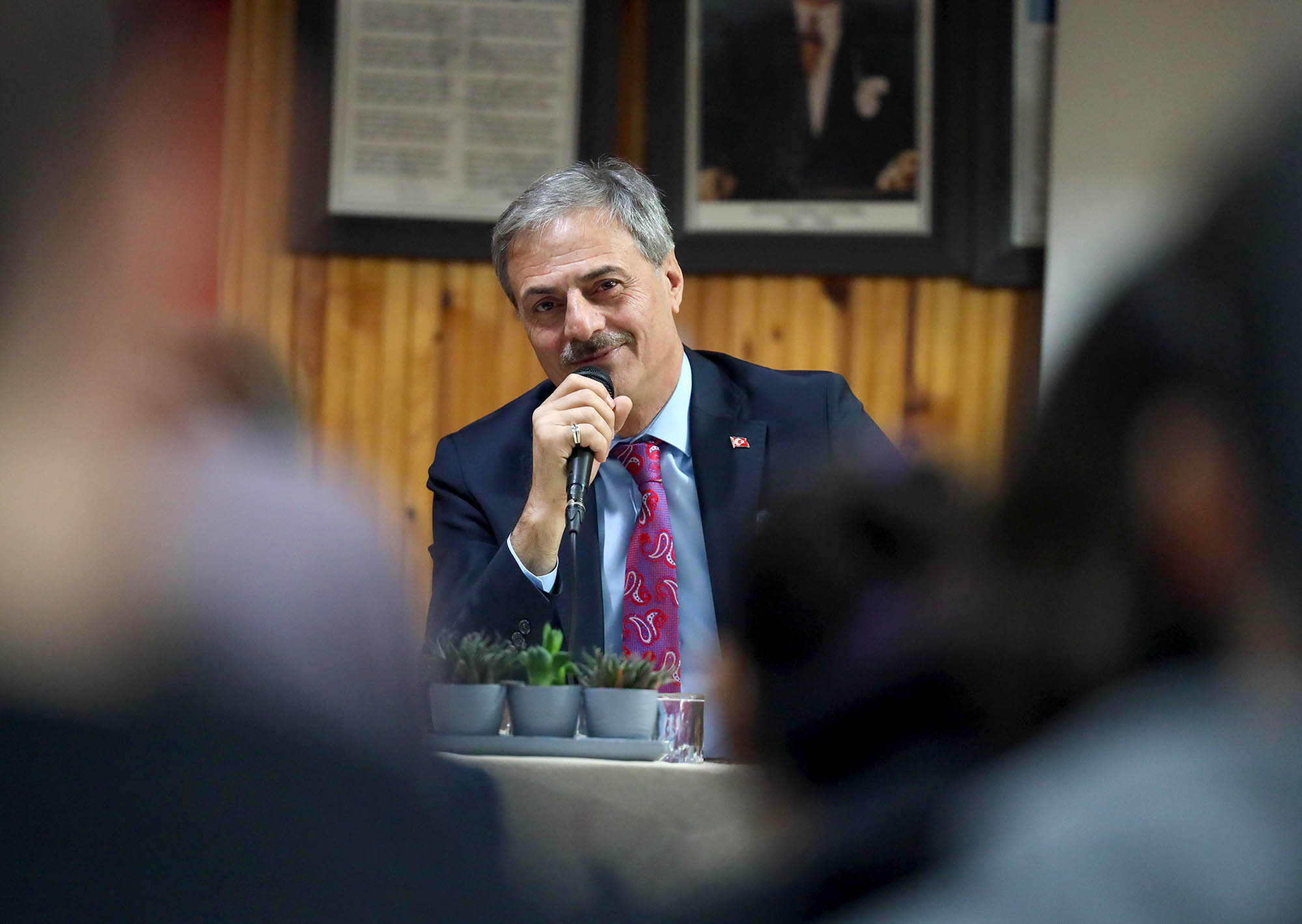 Yusuf Alemdar Bilim Merkezi’nin imzasını gençlerle attı