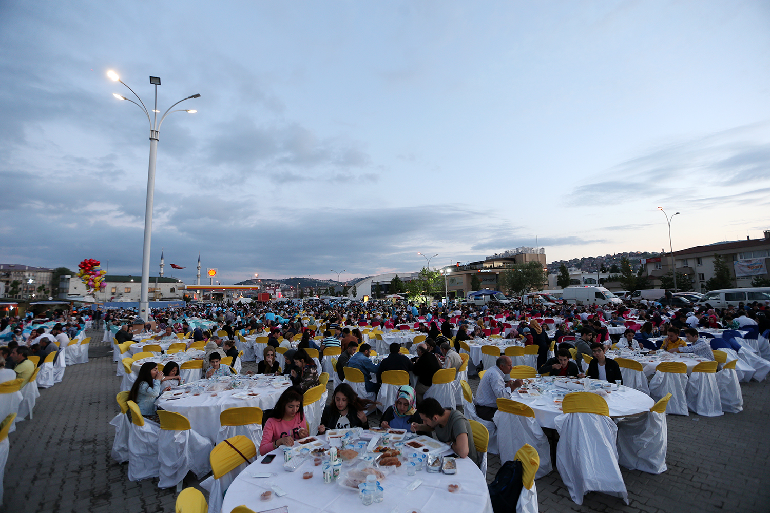 Kardeşlik sofraları Serdivan’da kuruldu