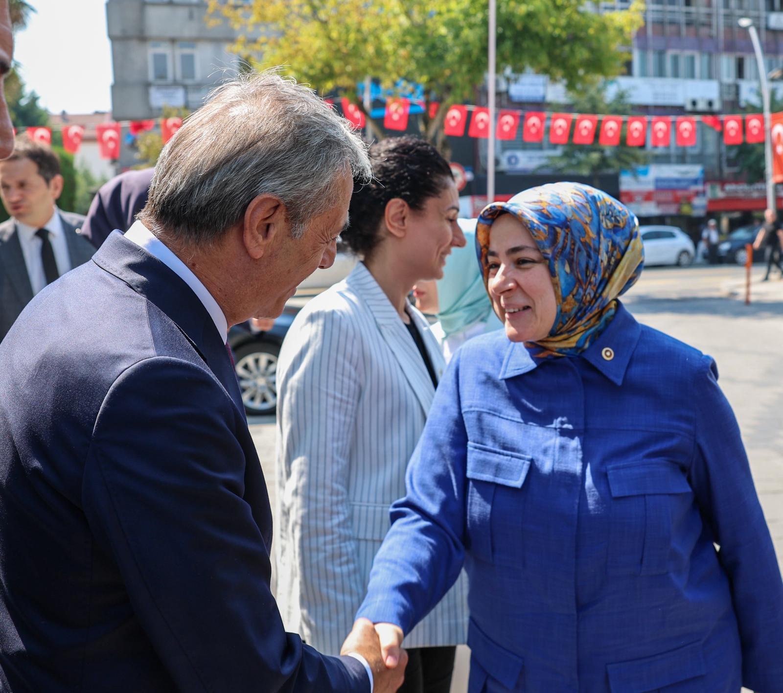“Kadınlar güçlü Türkiye hedeflerinin en önemli yapı taşıdır”