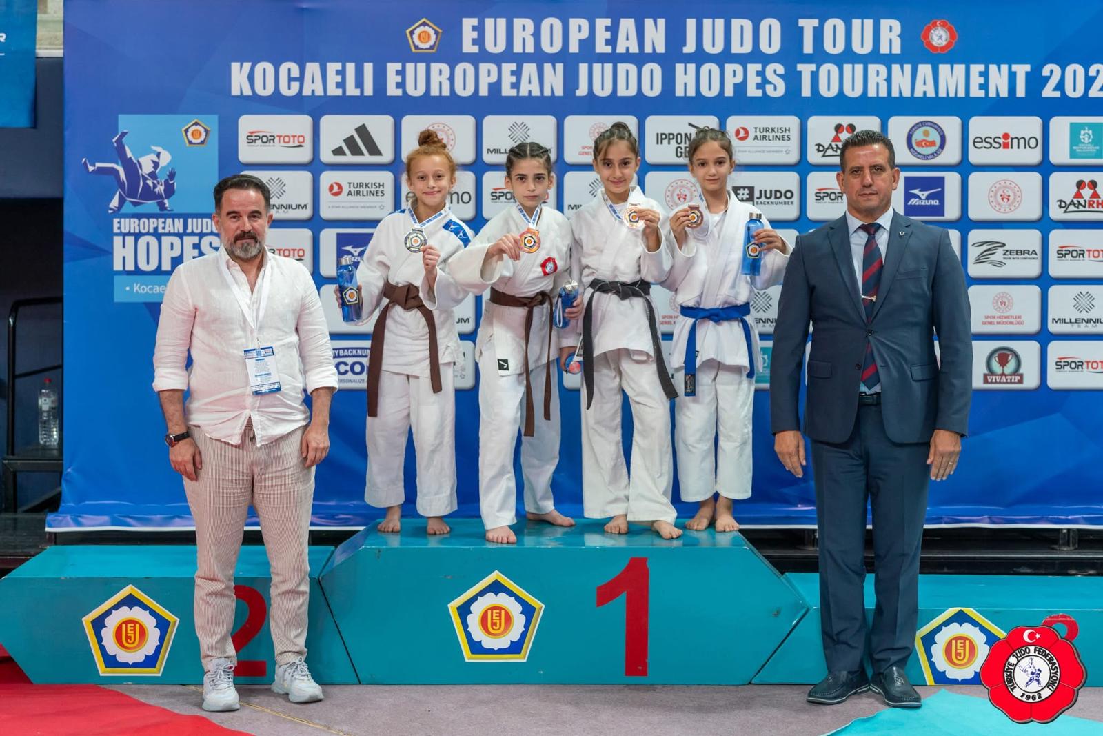 Büyükşehir sporcuları başarılarına devam ediyor 