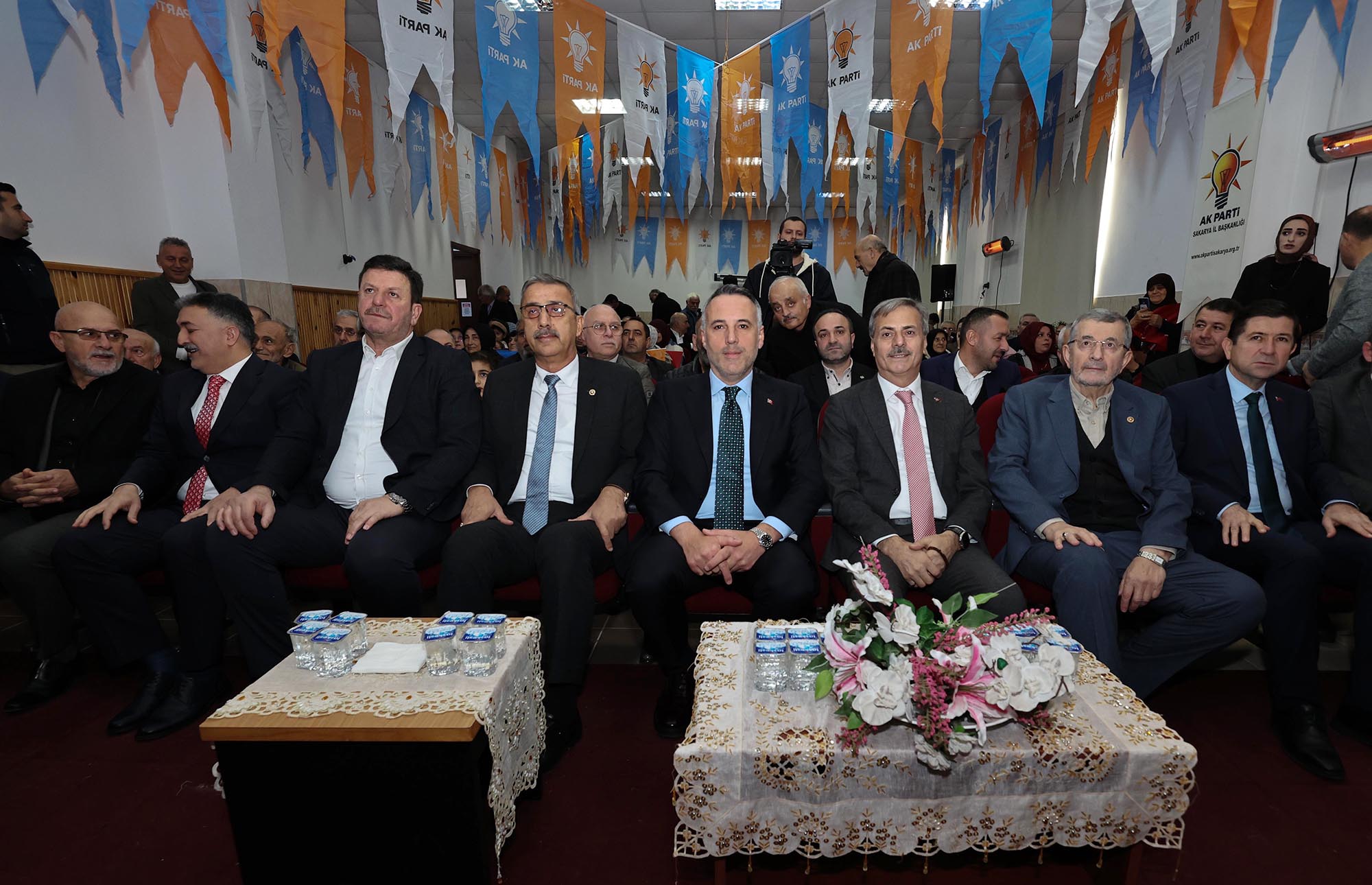 Yusuf Alemdar Karapürçek'te vatandaşla hasret giderdi: “Birlik, beraberlik ve kardeşlikle her mahalleye dokunacağız”