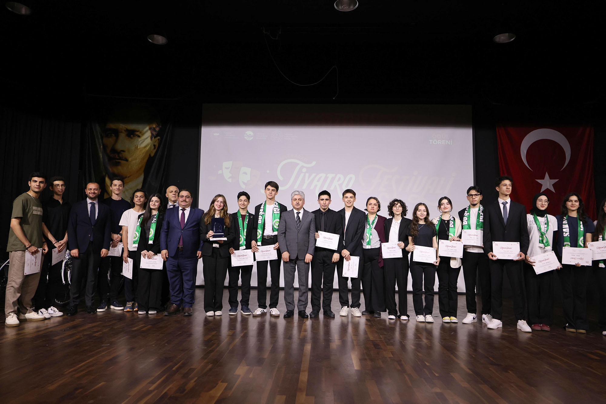 Genç tiyatrocuların sahne aldığı festivalde kazananlar belli oldu