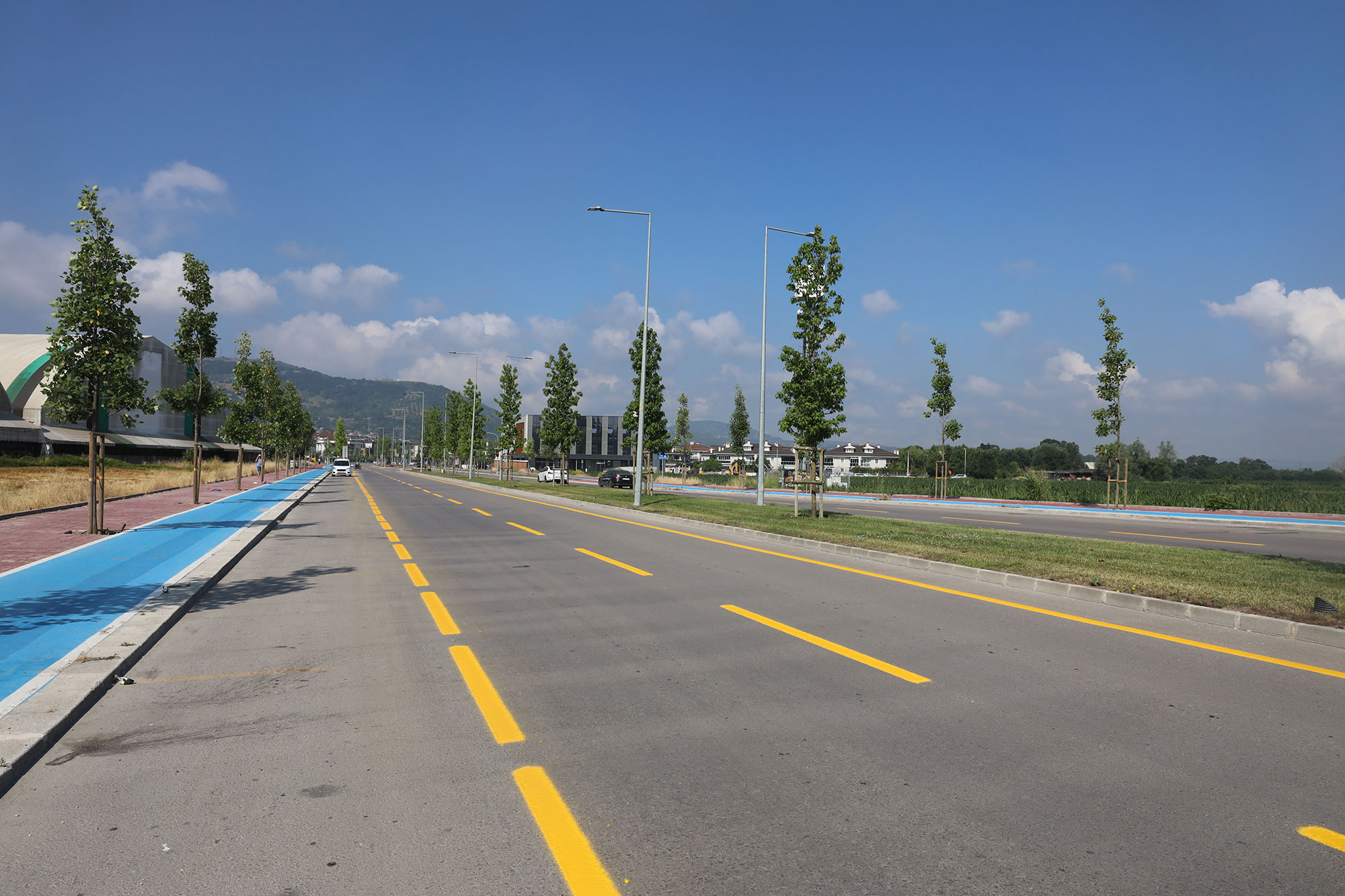 Büyükşehir, yol çizgilerini yenileyerek güvenli ulaşımı güçlendiriyor
