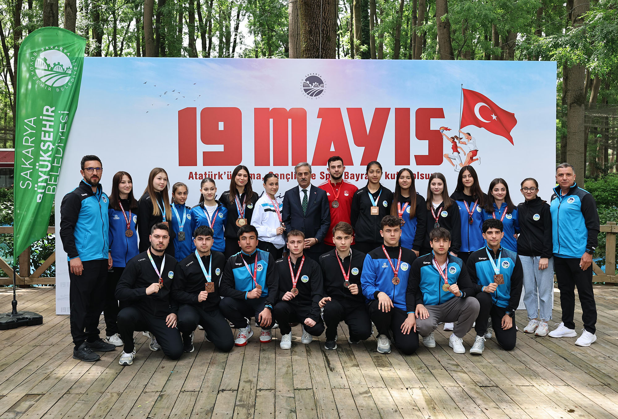 “Şehrimizin ve ülkemizin geleceği gençlerin başarılarından gurur duyuyoruz”