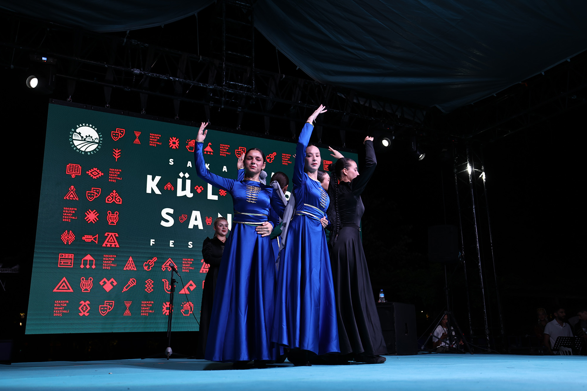 Sakarya’da Kafkas ve İç Anadolu’nun zengin kültürüyle şölen gibi akşam