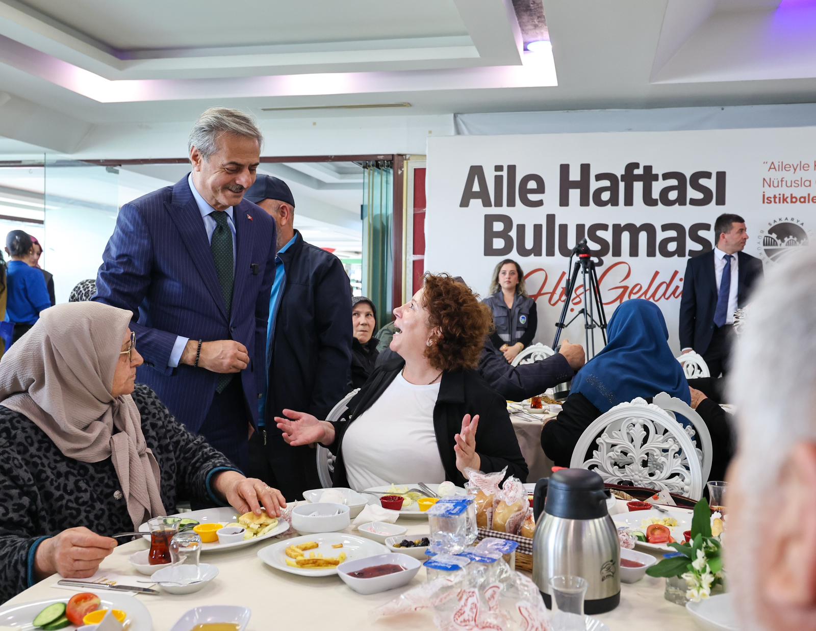 Yusuf Alemdar YADEM sakinleri ve çiftlerle aynı sofrada: “Aile, her şeydir”