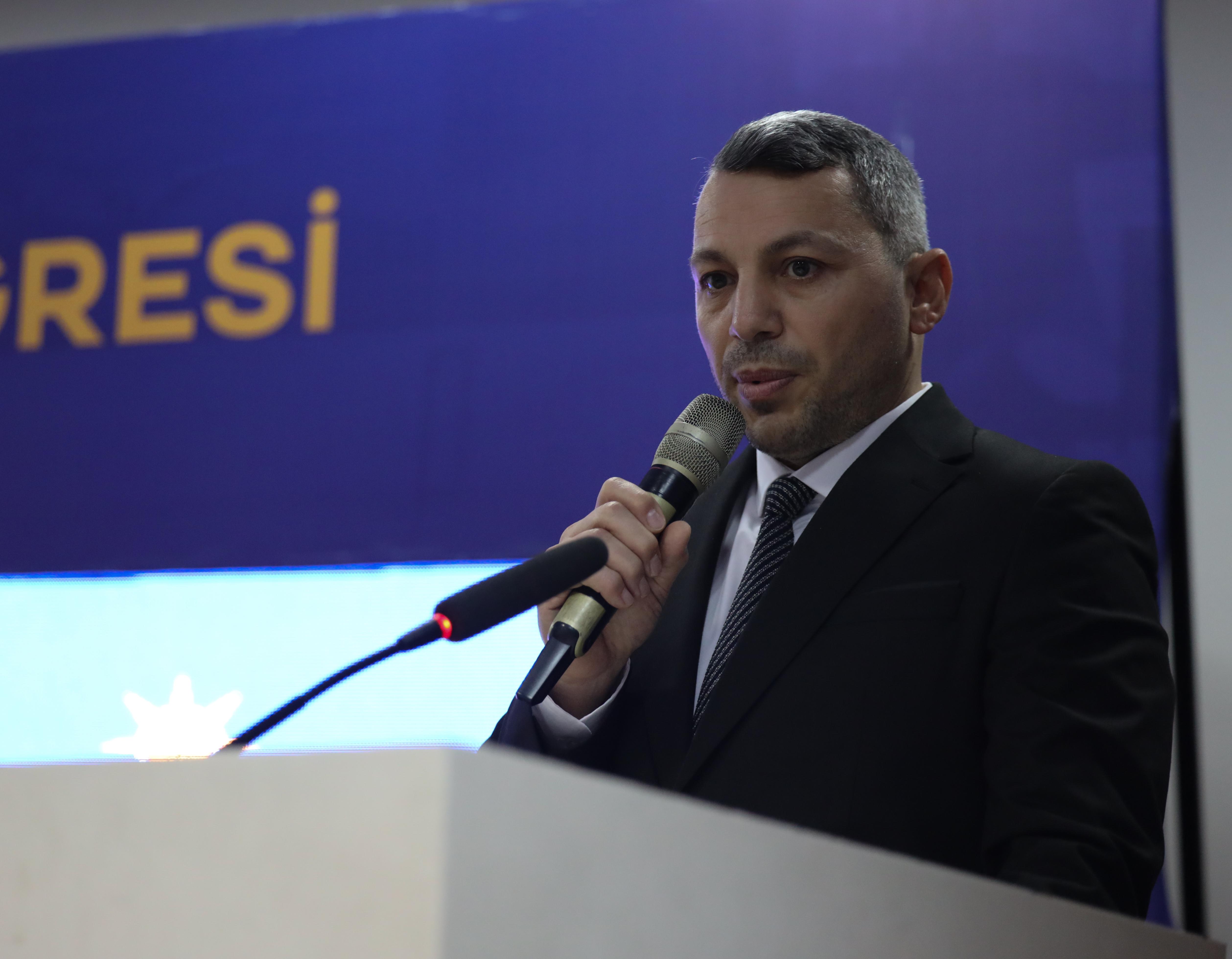 Yusuf Alemdar Karapürçek'te vatandaşla hasret giderdi: “Birlik, beraberlik ve kardeşlikle her mahalleye dokunacağız”