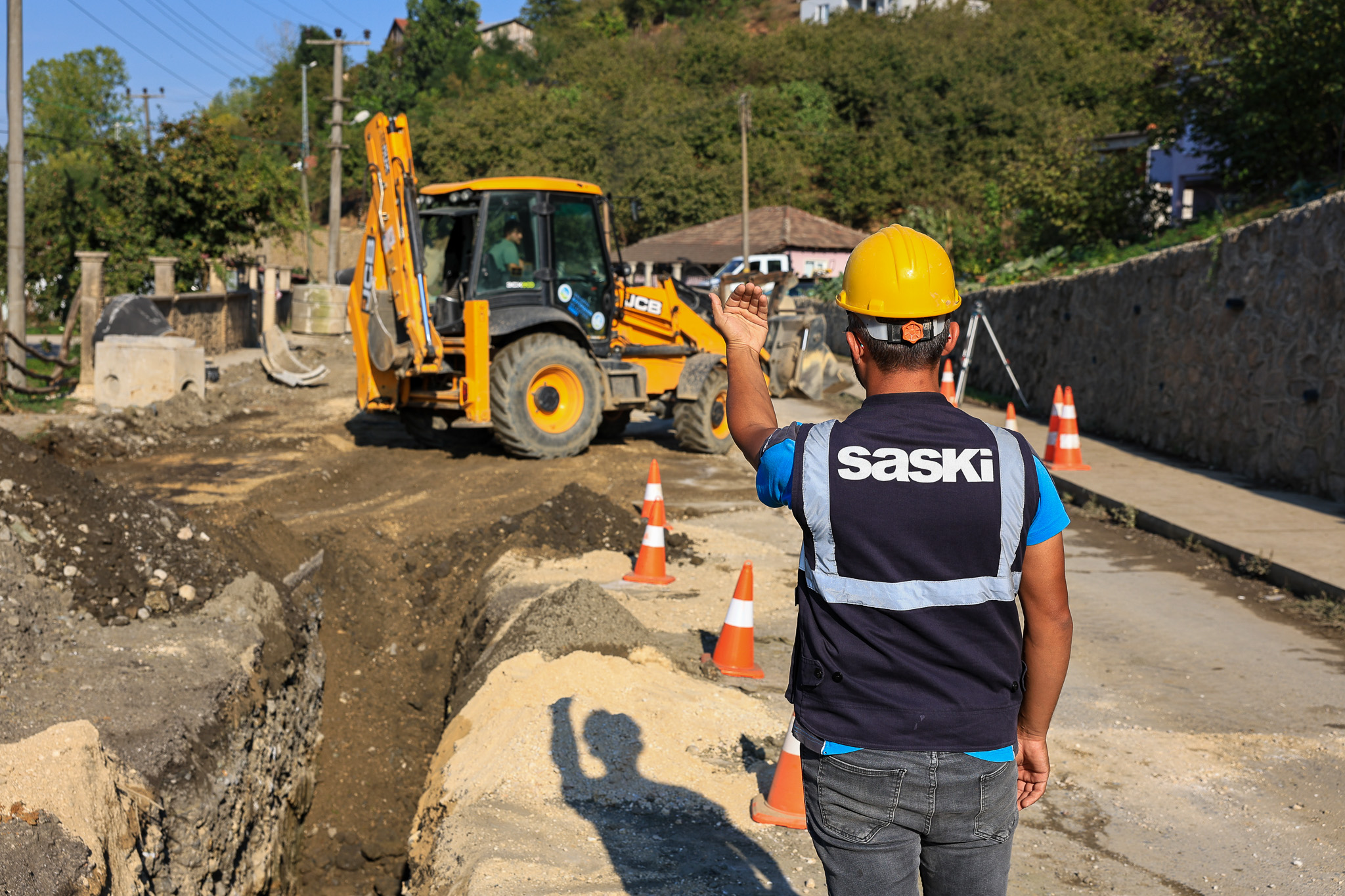 Akyazı’da devam eden 9 bin metrelik altyapı projesinde 6 ekip aynı anda çalışıyor