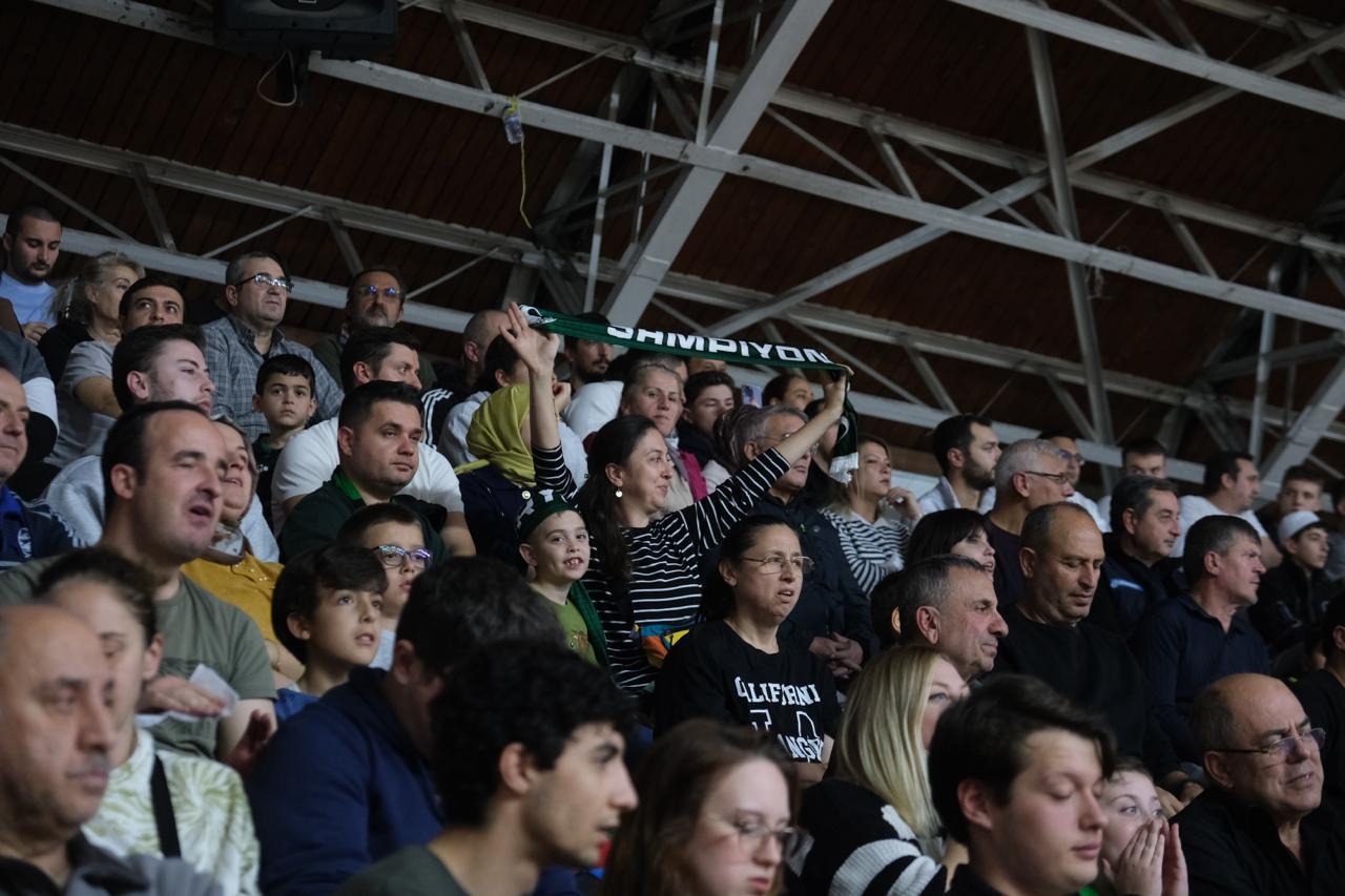 Büyükşehir Basketbol taraftarı önünde 7’de 7 yaptı: 90-76