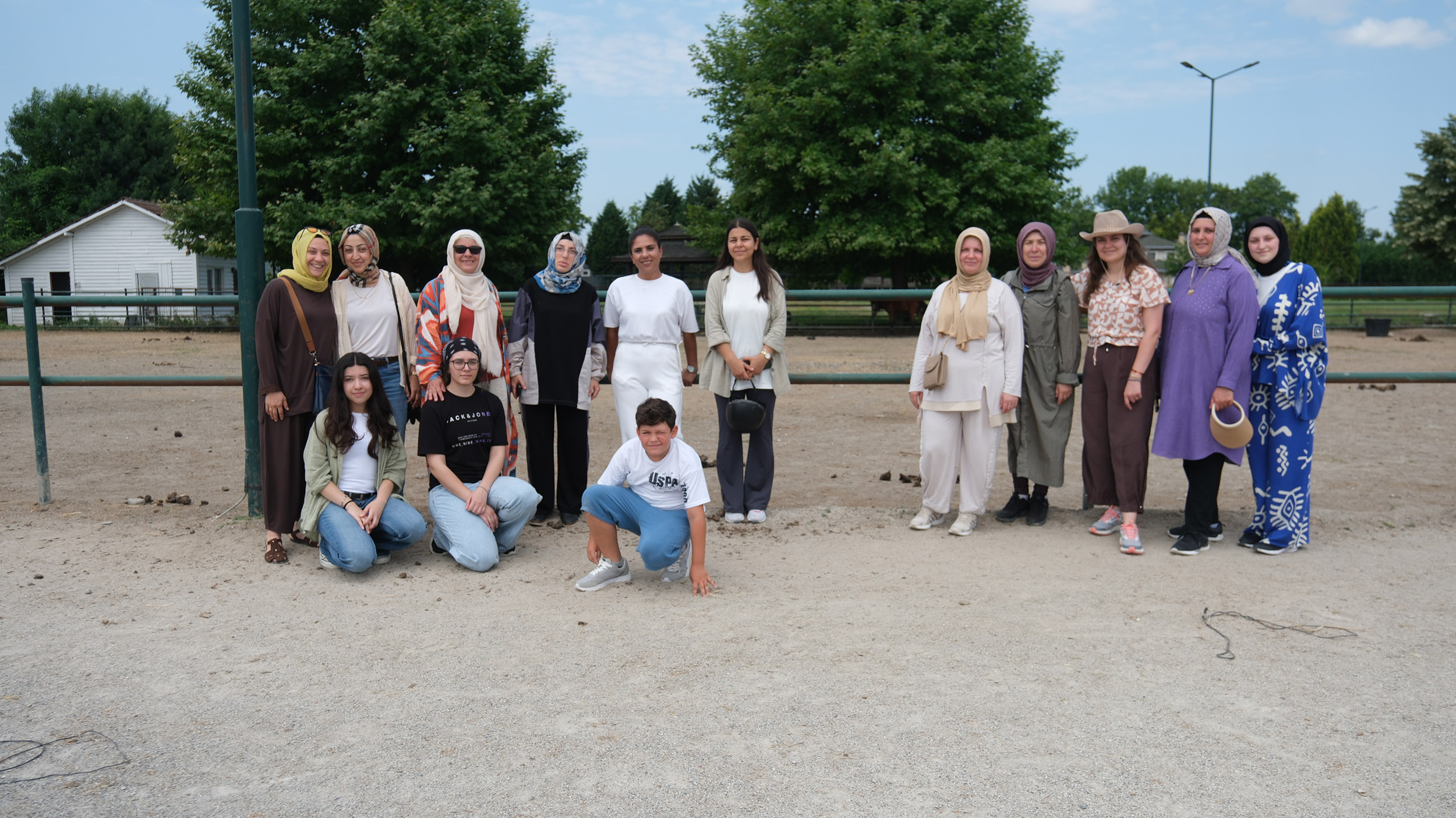 Sağlıklı yaşam yolculuğunda bu kez at biniciliği heyecanı yaşadılar