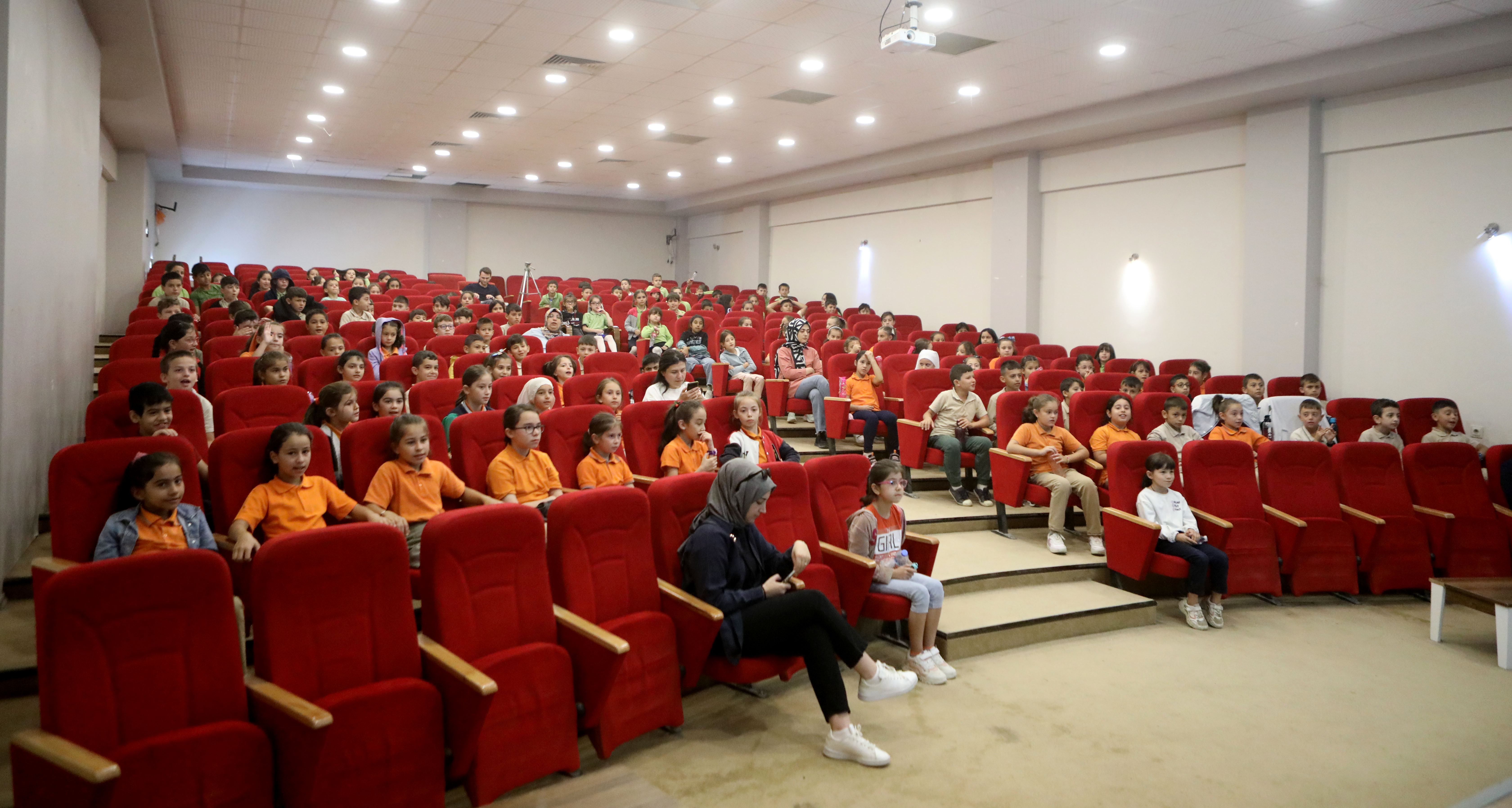 ‘Karagöz Göklerde’ binlerce öğrenciyle buluşuyor