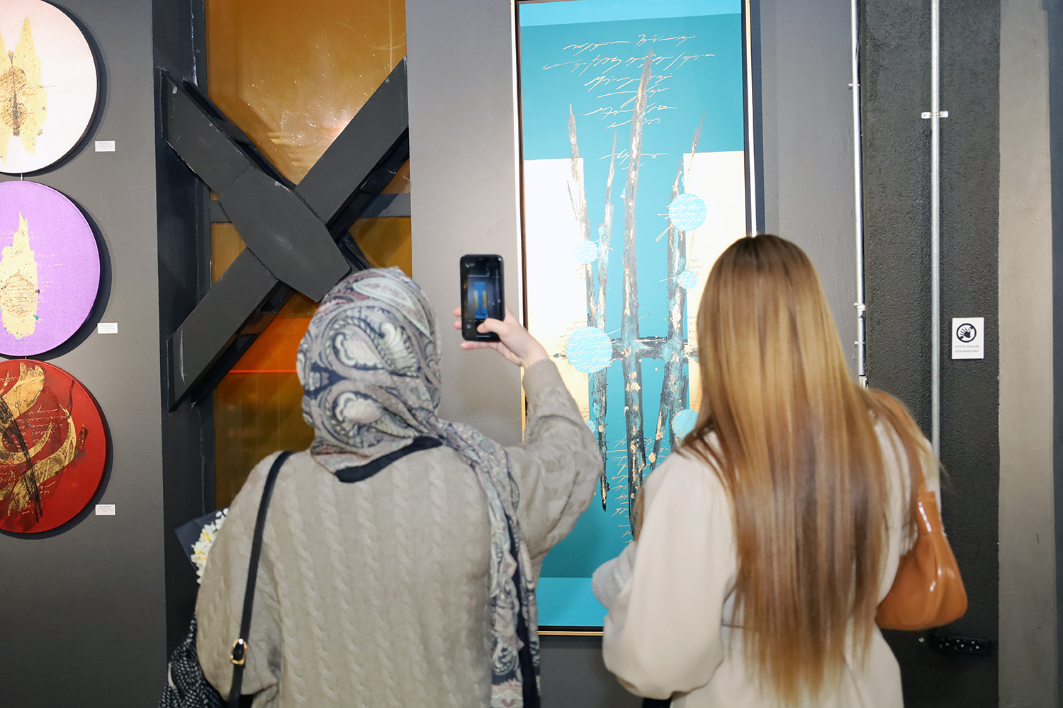 ‘Farklı Dönemler, Farklı Söylemler’ resim sergisi OSM’de kapılarını açtı