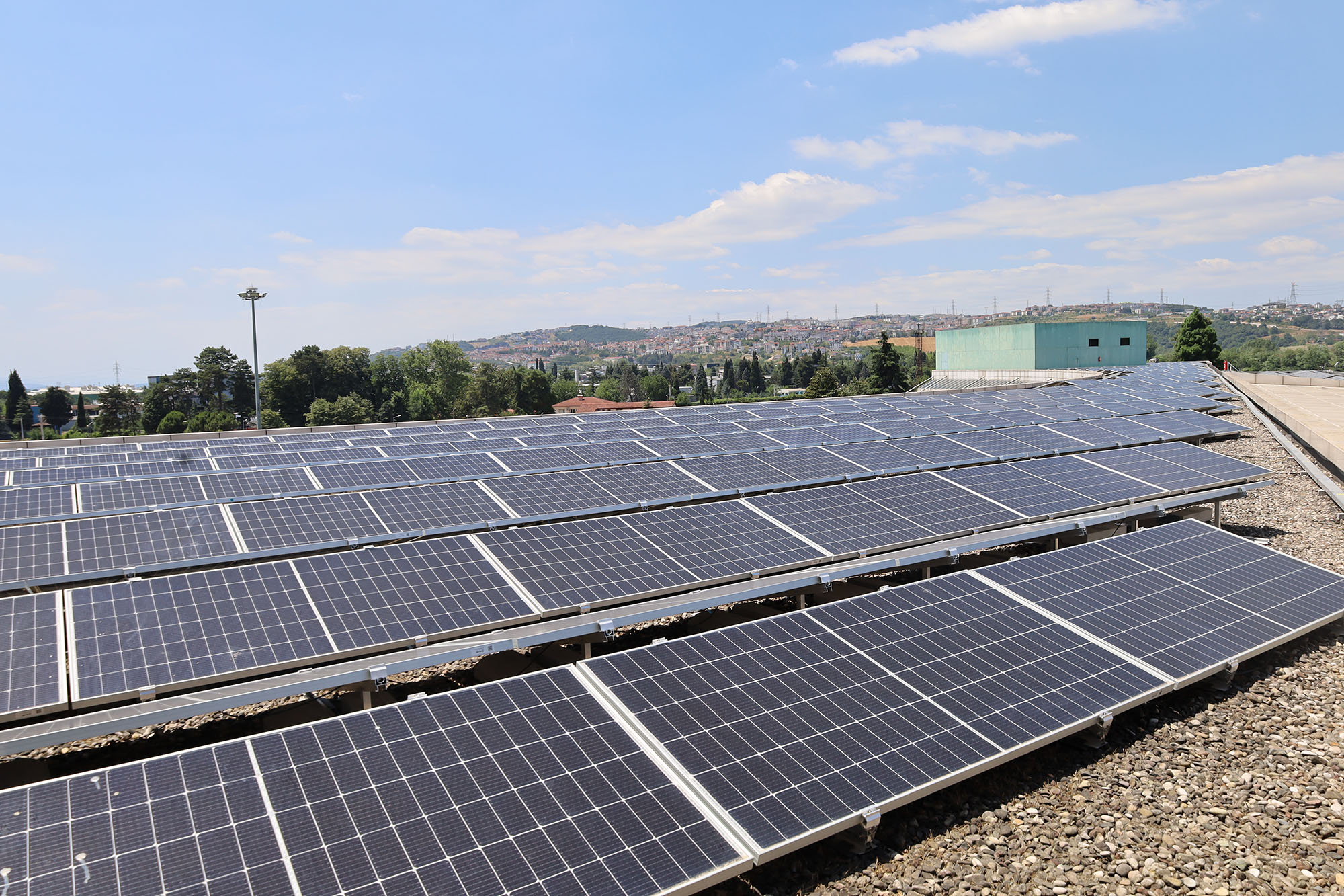 Sakarya’nın ilk çatı GES projesinde tam kapasiteyle enerji üretimi başladı