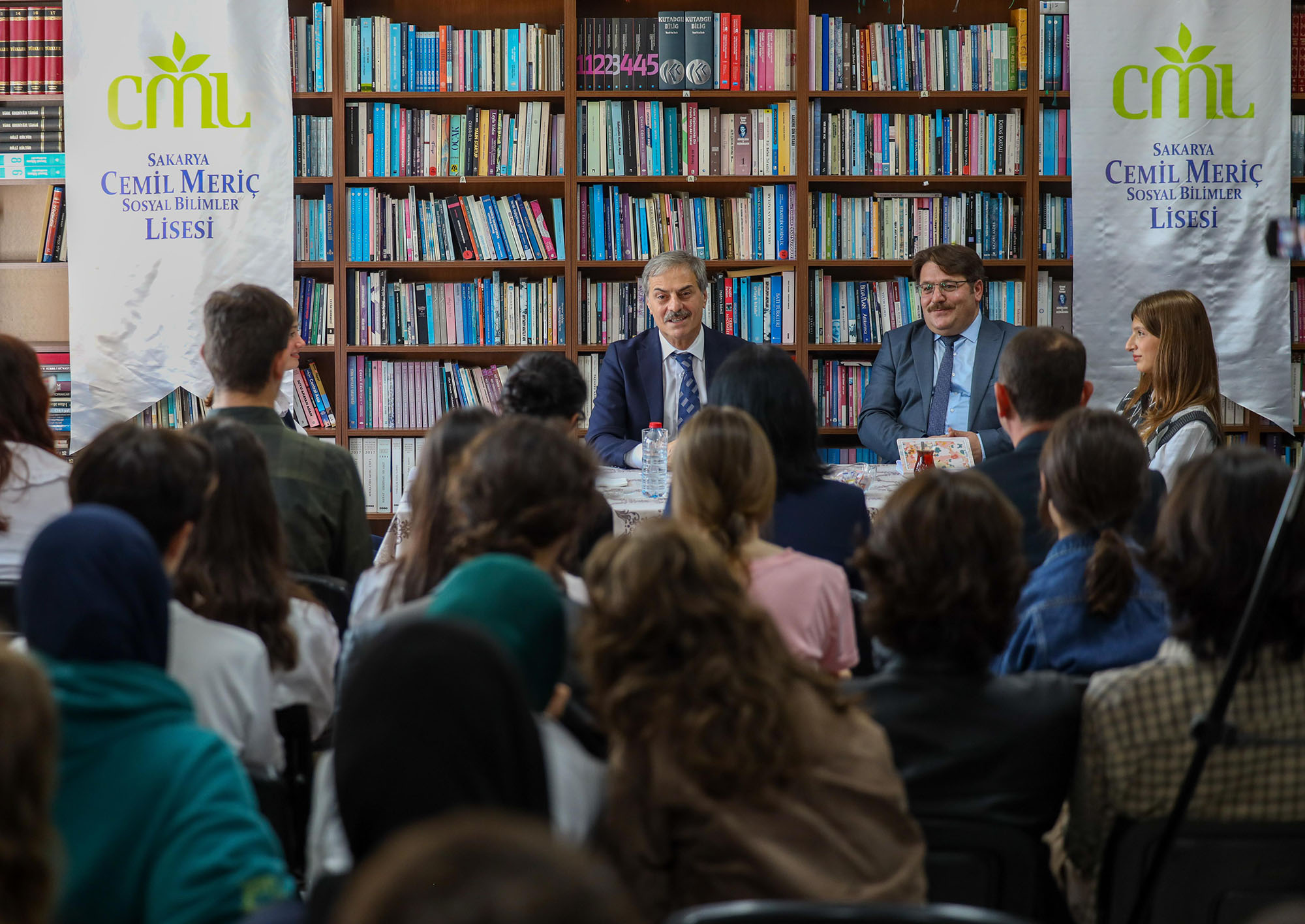 Başkan Alemdar gençler için 3 farklı çalışmayı anlattı ve öğrencilere çağrı yaptı: “Kendi hikâyenizi, kendiniz yazın” 