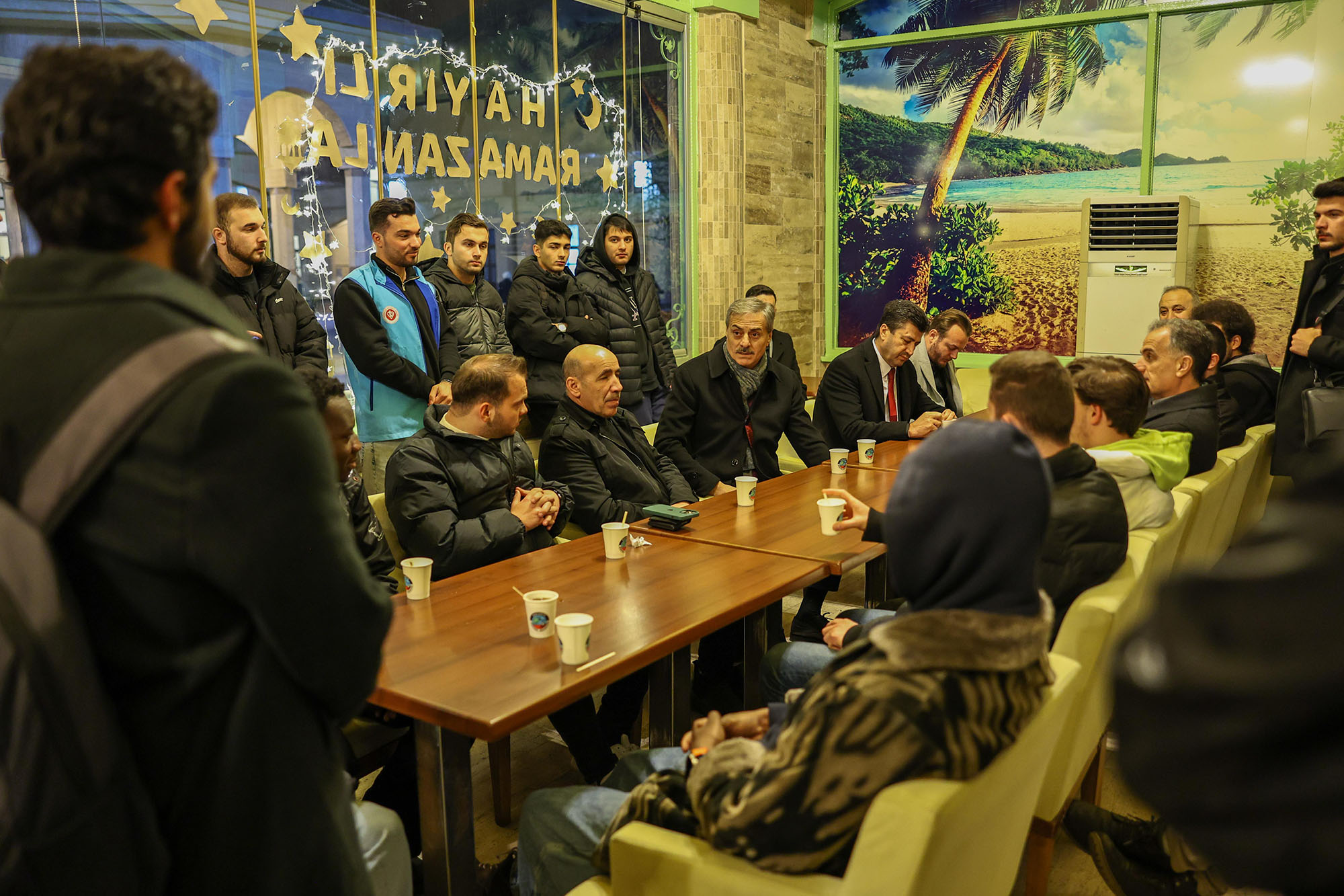 Başkan Yusuf Alemdar, iftarını gençlerle birlikte açtı: “Her zaman yanınızdayız”