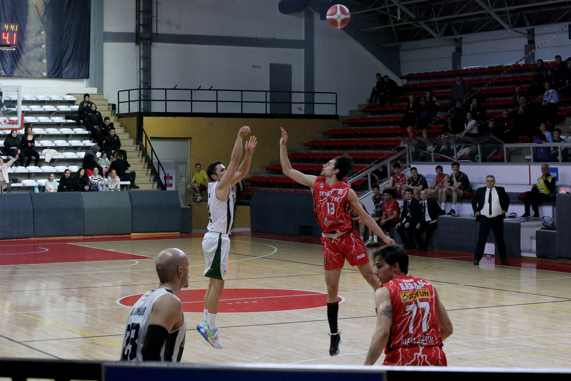 Büyükşehir Basketbol son 16’da dolu dizgin: 82-77