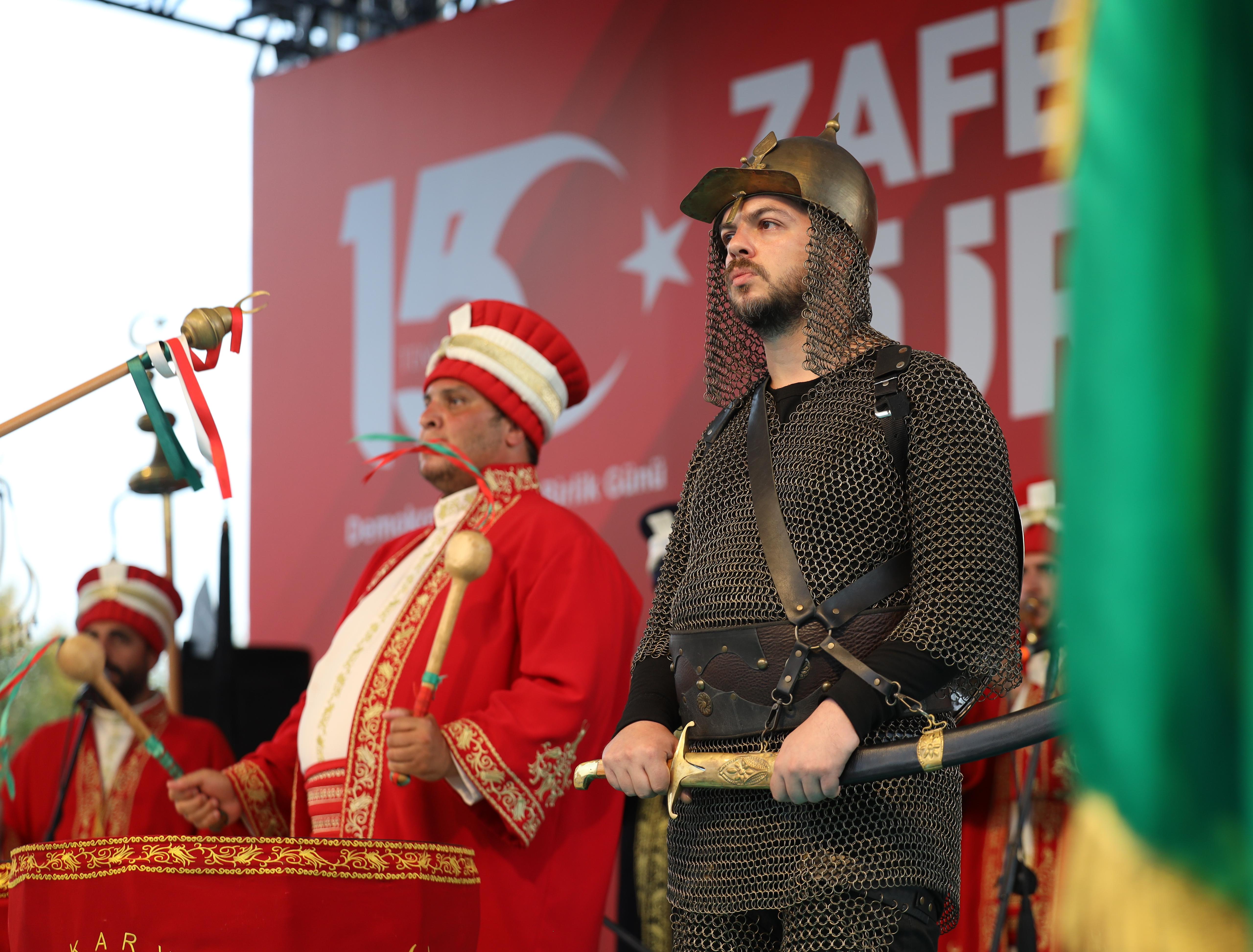 “O gece dünya, inananların vatan uğruna neler yapabileceğini izledi”