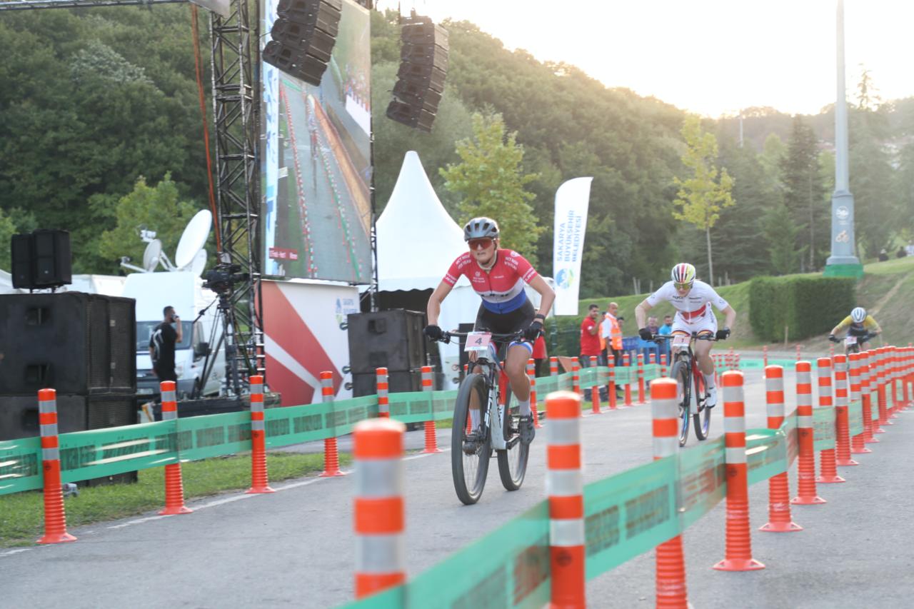 Şampiyon pedallar MTB Dünya Kupası’nda nefes kesti