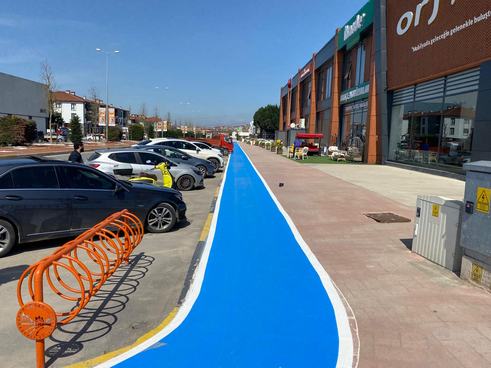 Büyükşehir’den Erenler’de bisiklet yollarına güvenli dokunuş