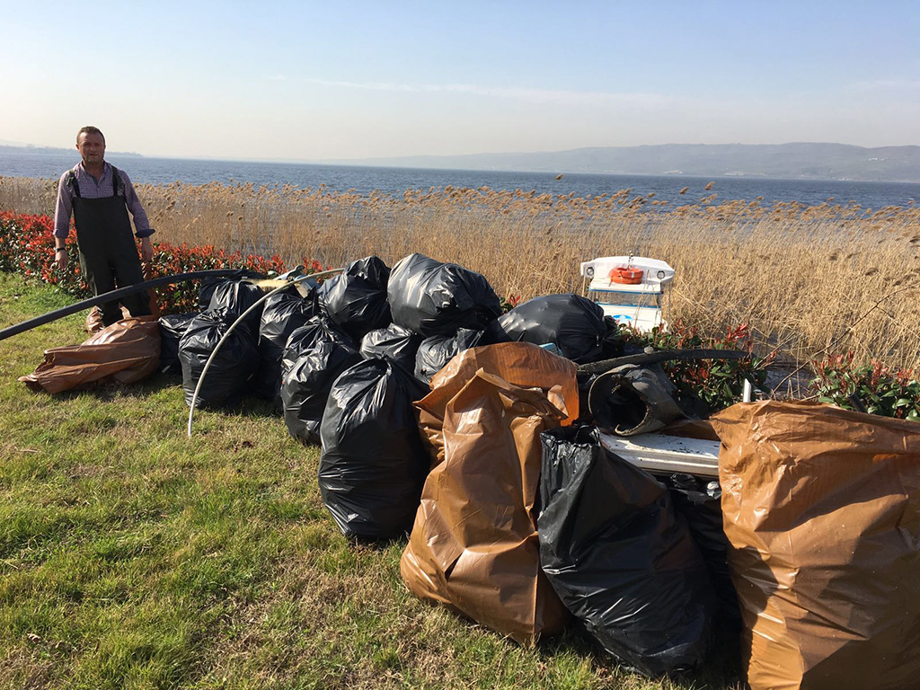 SASKİ Göl Kıyısını Temizliyor