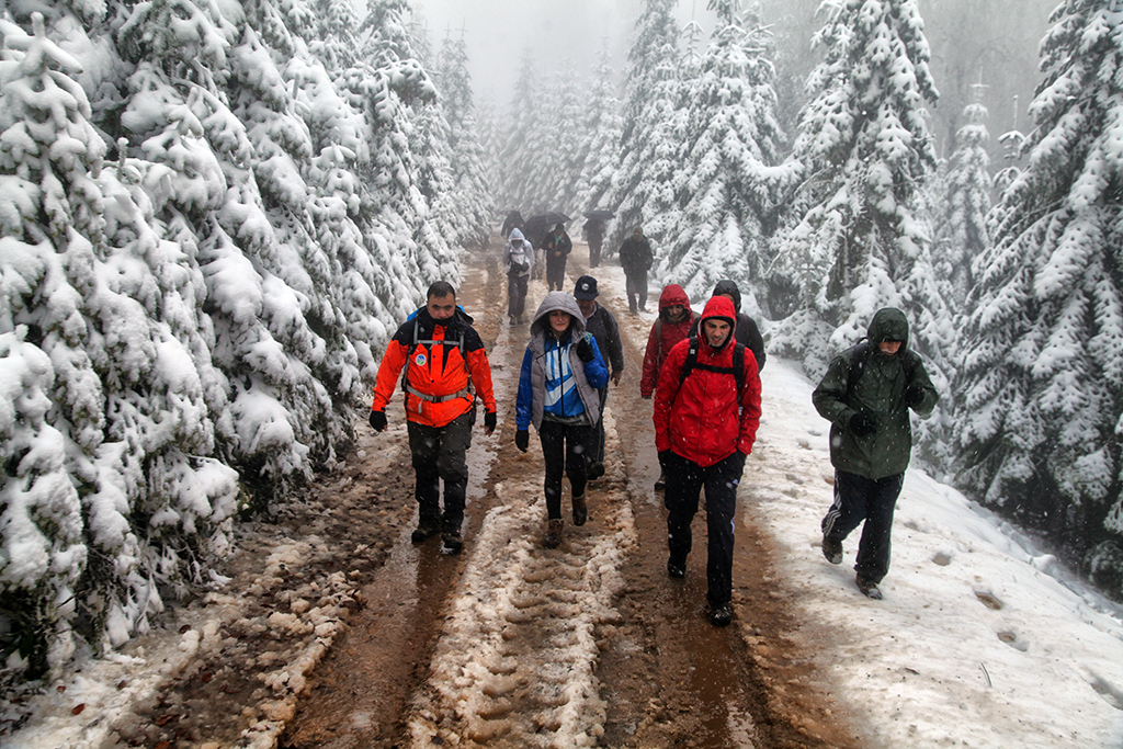 Yılın İlk Karı Eşliğinde Yürüdüler