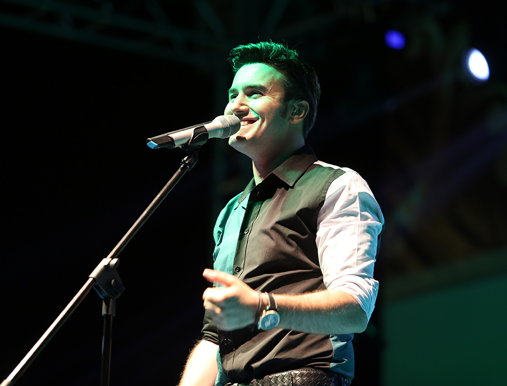 Ceceli Konserde İlahi Söyledi