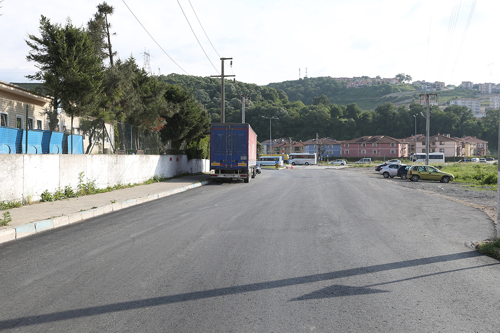 Serdivan Kolej Sokak sıcak asfaltla buluştu