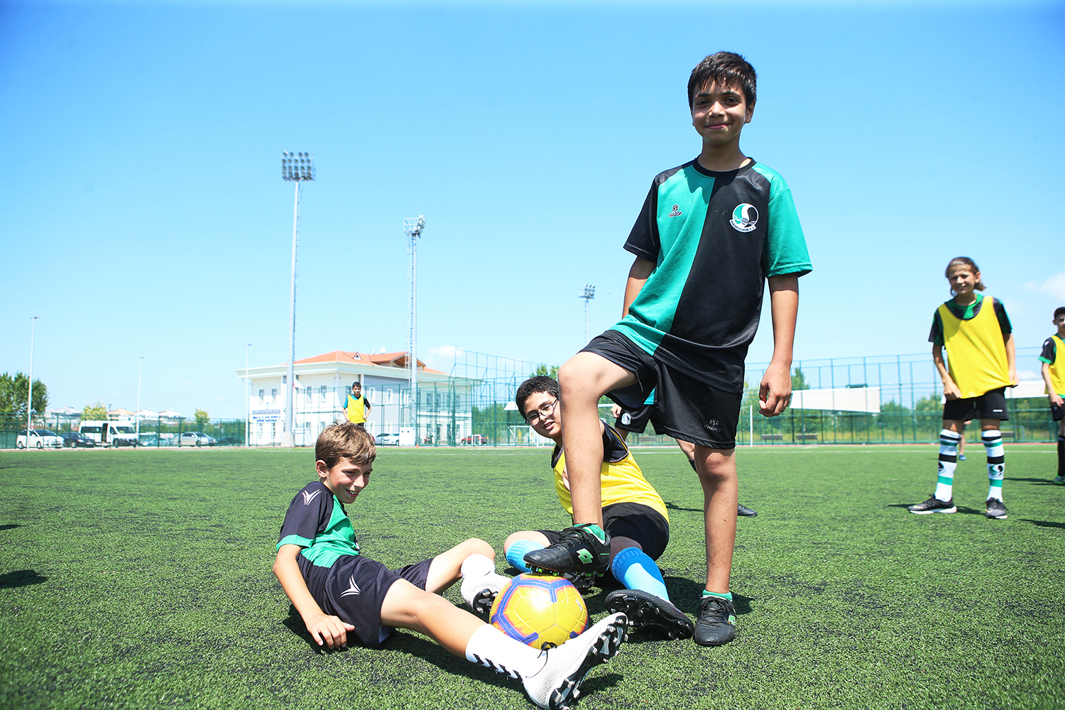 Sakarya’da çocuklar yaz tatilini sporla iç içe geçirecek: Futboldan yüzmeye, tenisten, basketbola…