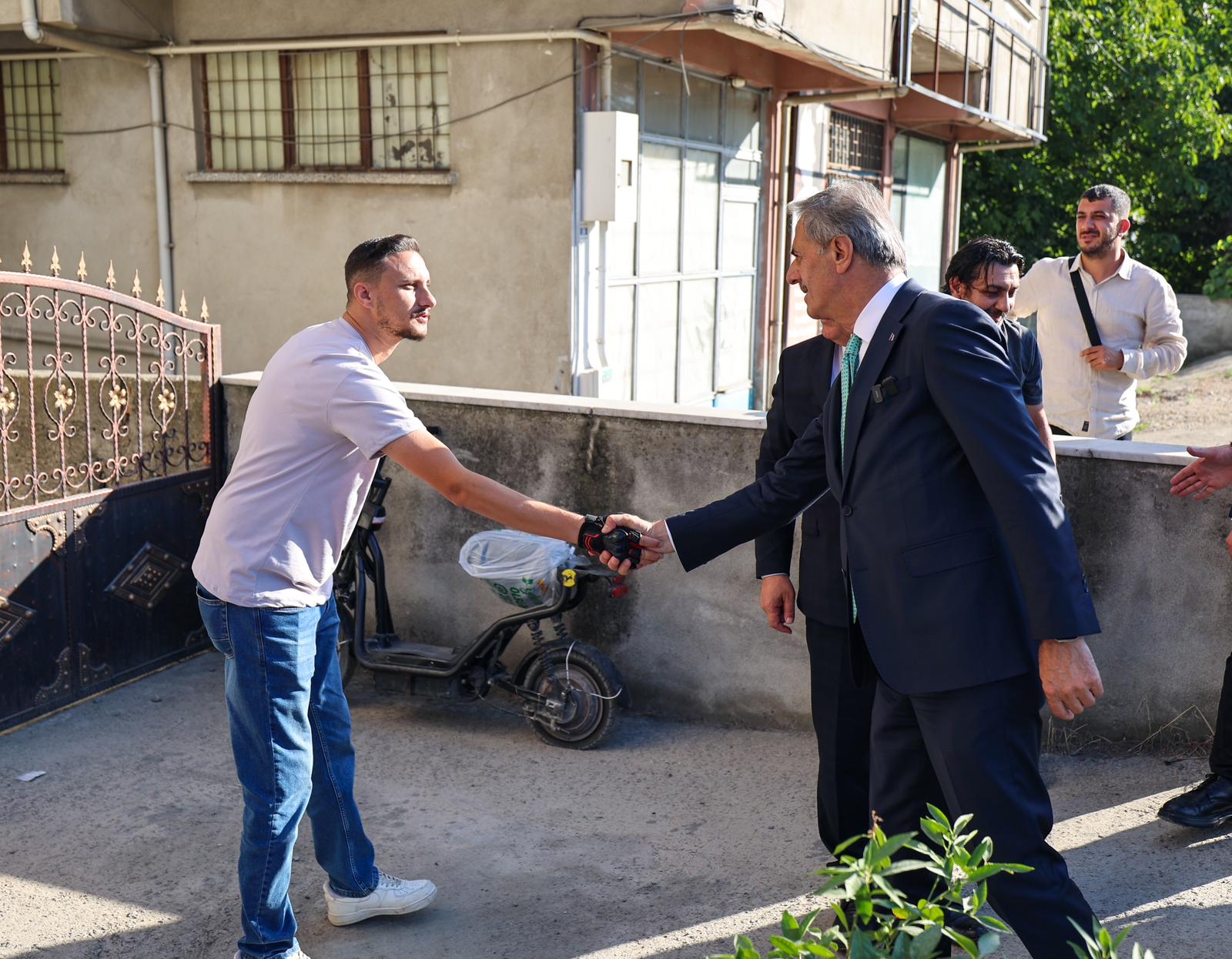“Arifiye Atatürk Caddesi’ni baştan aşağı yeniliyoruz”