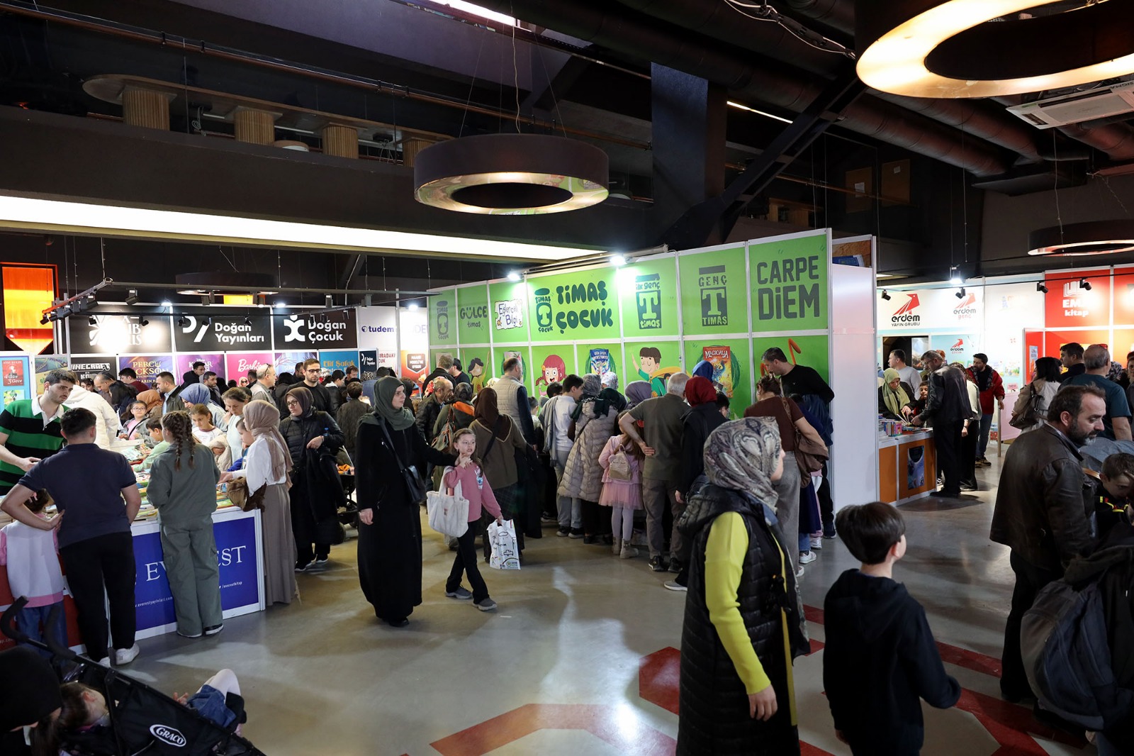 Sakarya Çocuk Edebiyatı Fuarı hafta sonunda doldu taştı