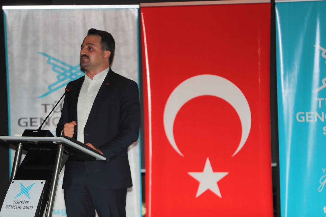 “İlim ve irfan sahibi gençler ülkemizin umududur”