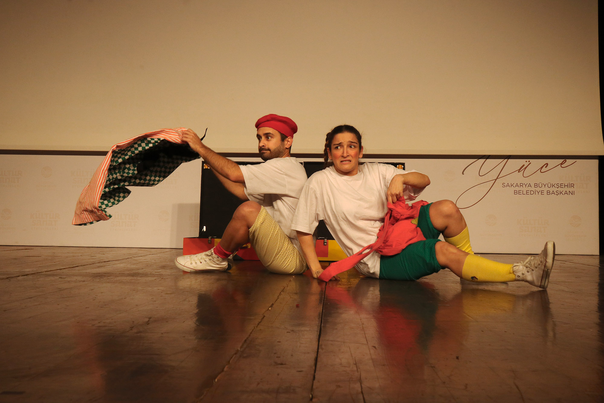 “İki Bavul Dolusu” minikler tarafından ilgiyle izlendi