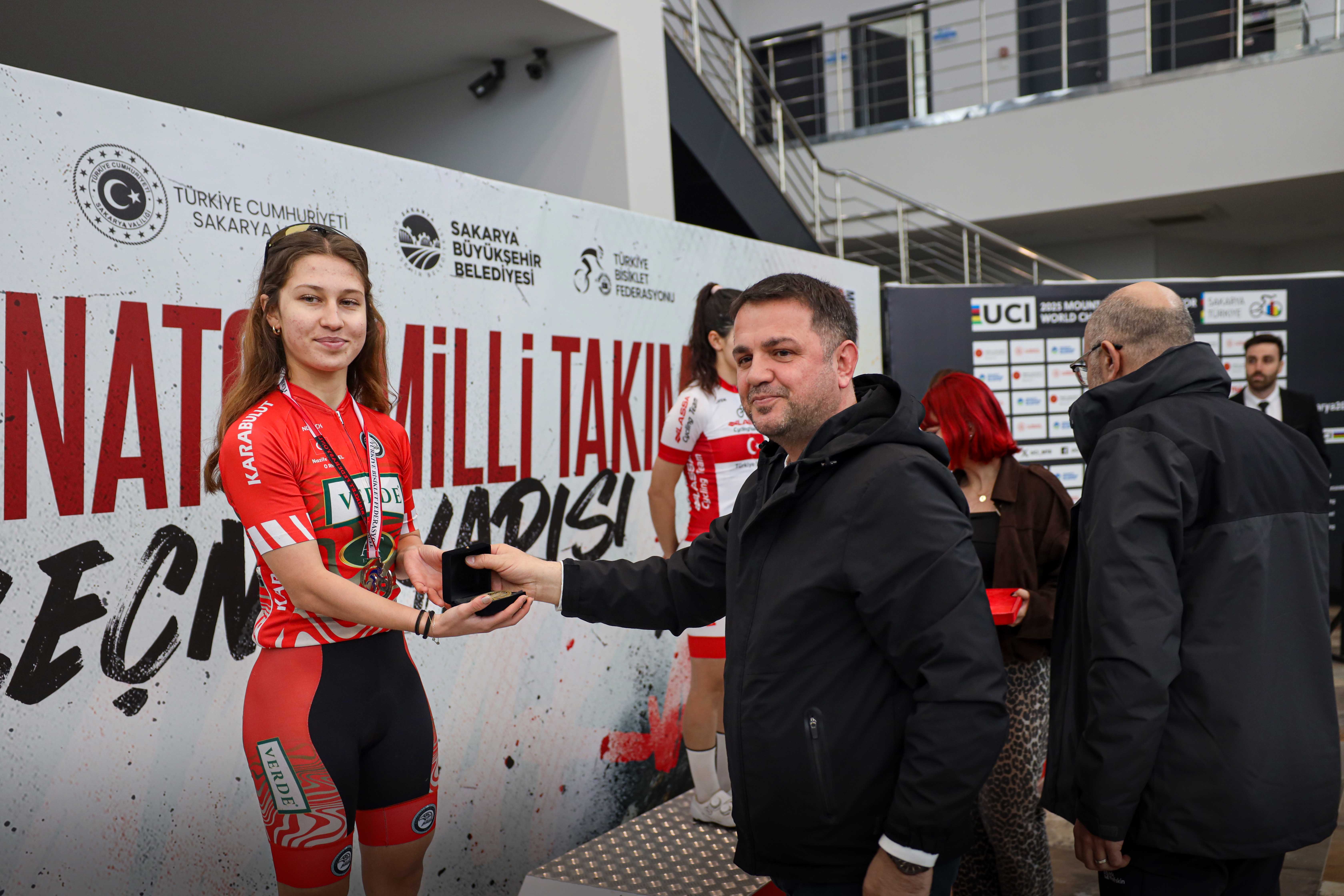 Büyükşehir’in iki sporcusu Dünya Şampiyonası’nda Milli formayla pedal çevirecek