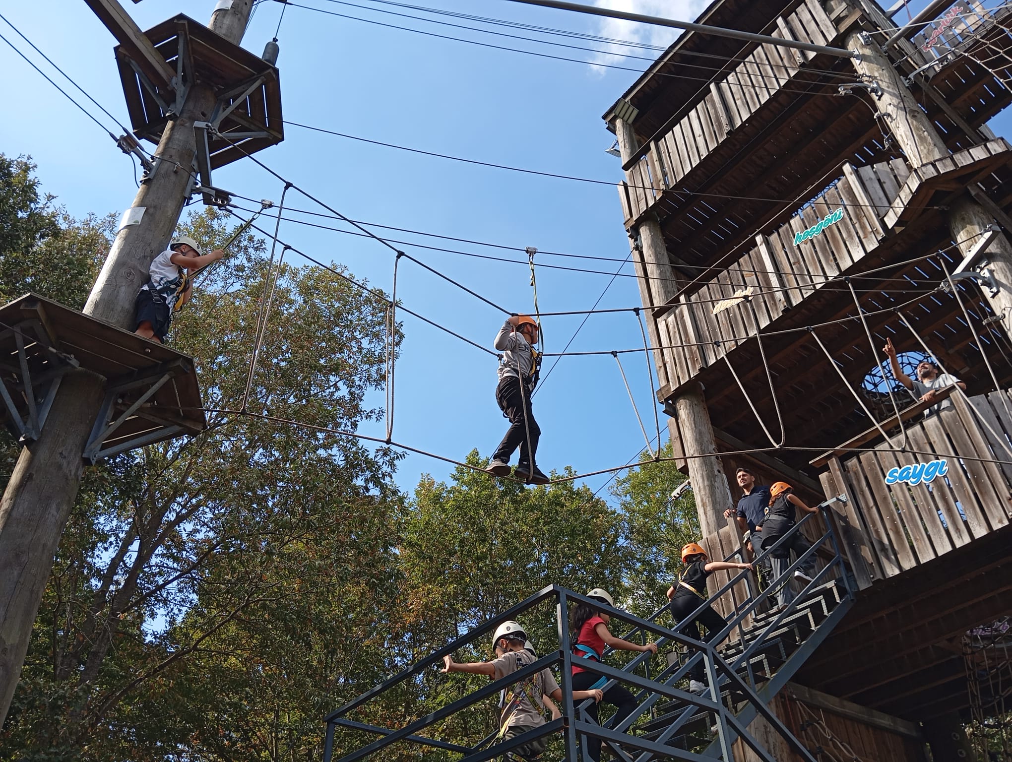 Macera Park’ta adrenalin dolu deneyimle çok şey öğreniyorlar