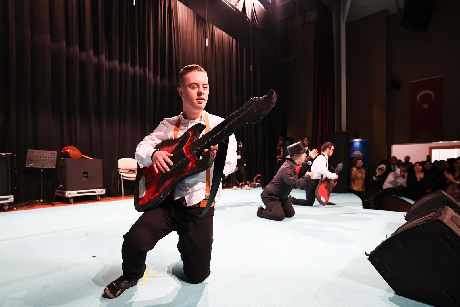 “Bugün sevgi ve dayanışmayı hatırlama, engelleri birlikte aşma günüdür”