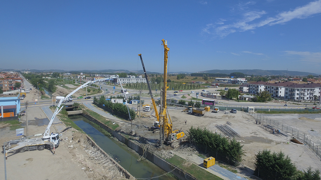 Duble yol ve kavşak çalışmasına devam