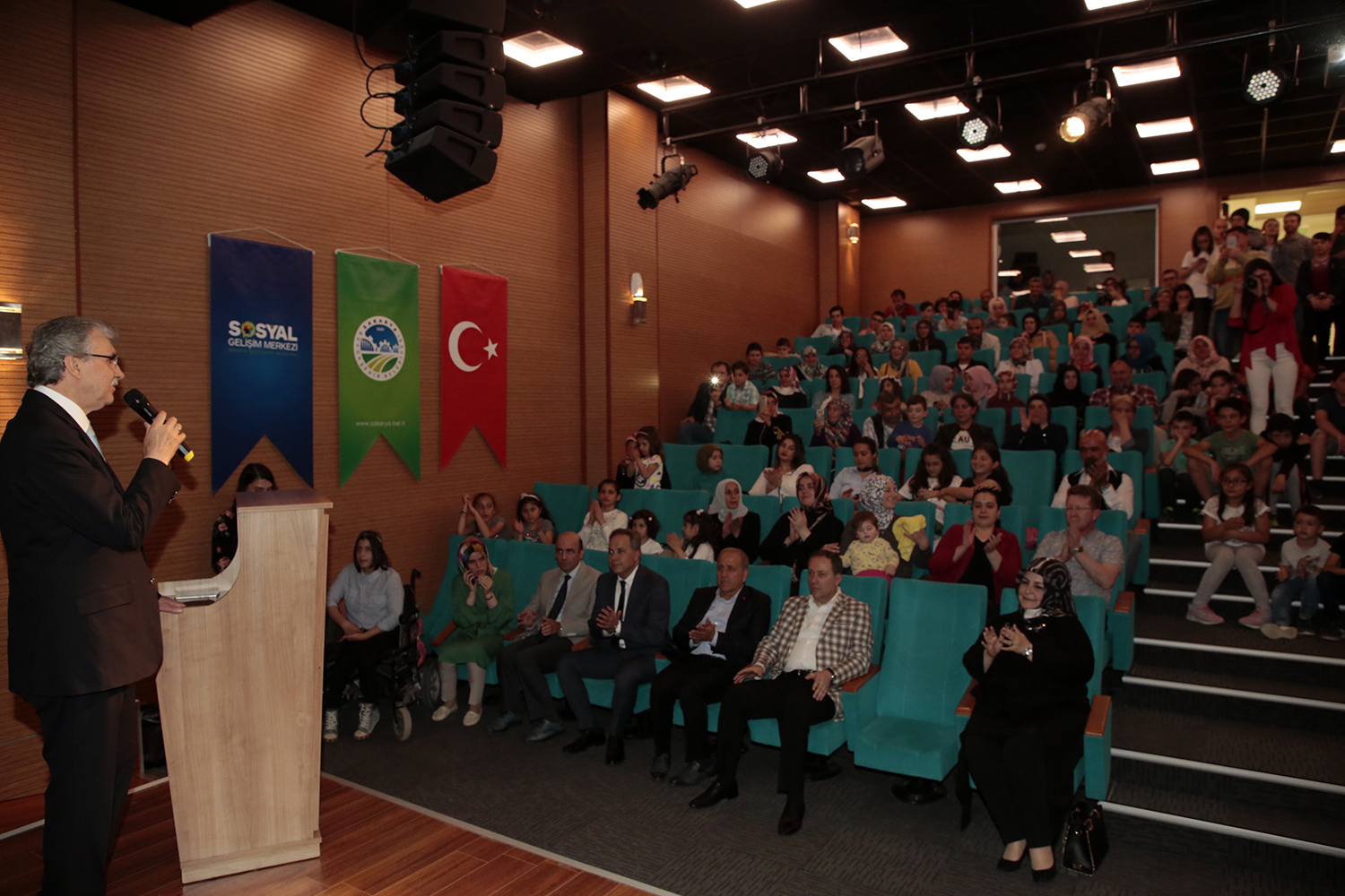 “Kültürüne sahip çıkan nesiller yetiştirmeliyiz”