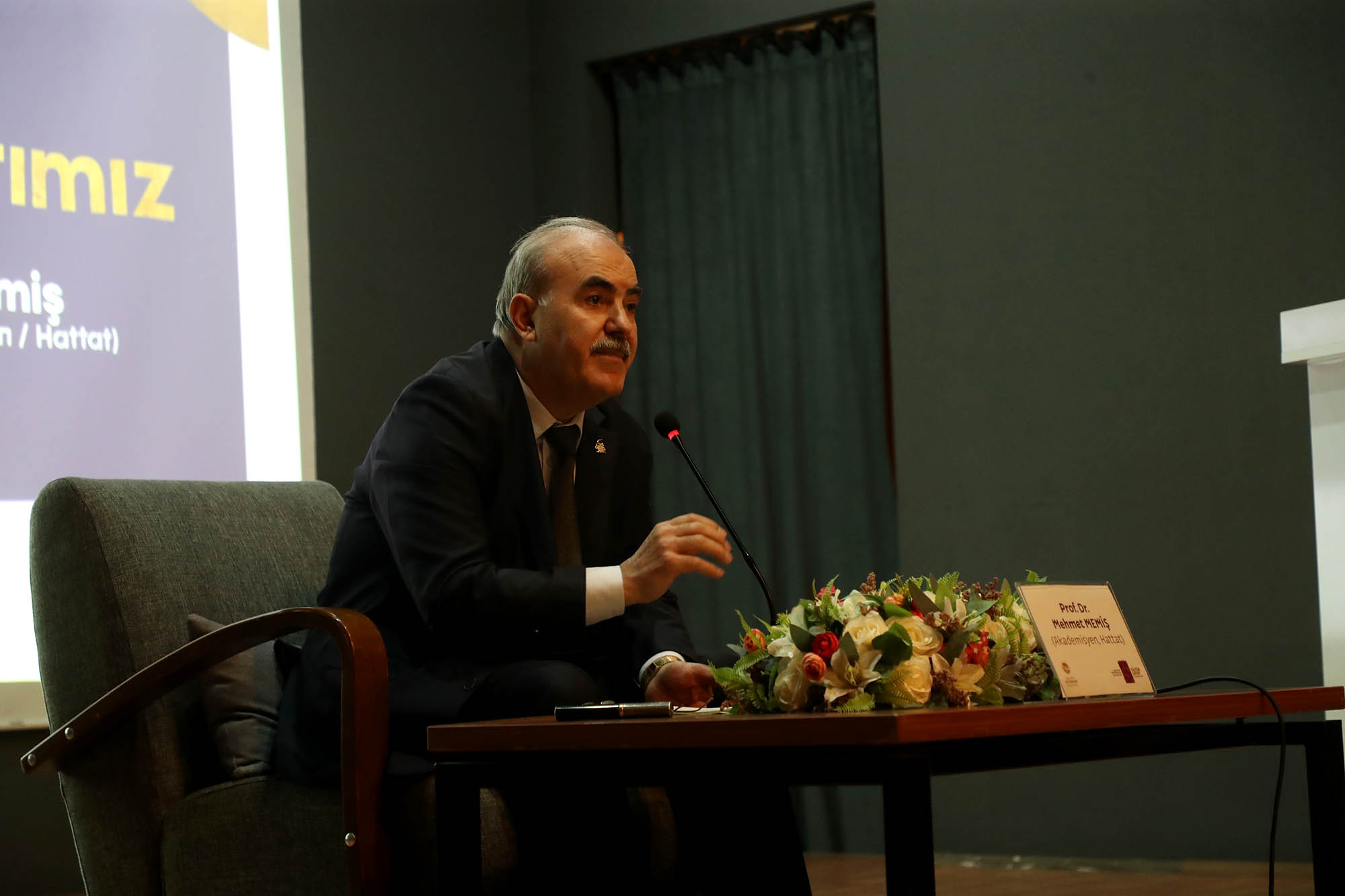 Hattat Prof. Dr. Mehmet Memiş’in anlatımıyla İstanbul Mushafı’nın eşsiz eserleri ve hat sanatı