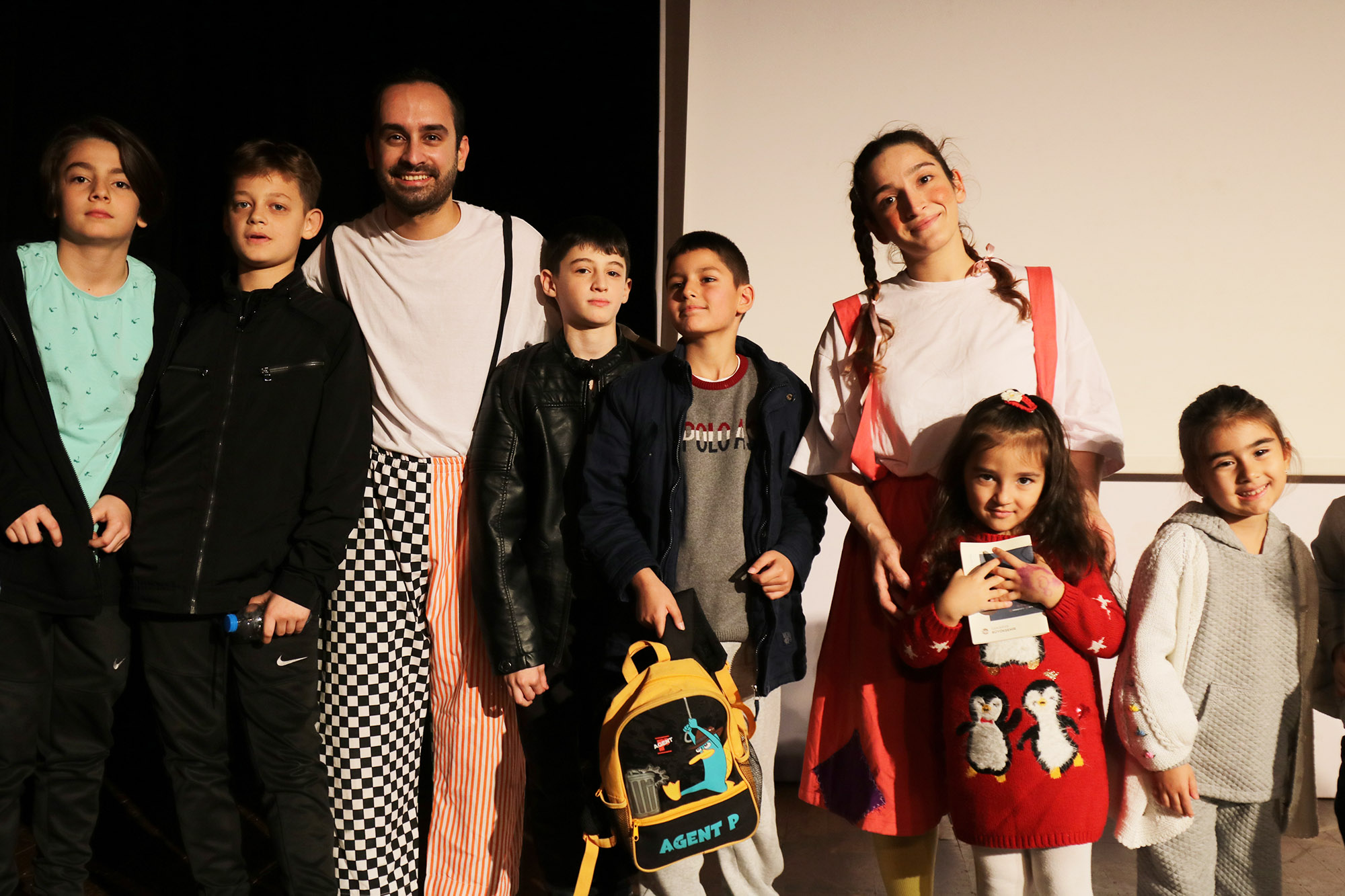 “İki Bavul Dolusu” minikler tarafından ilgiyle izlendi