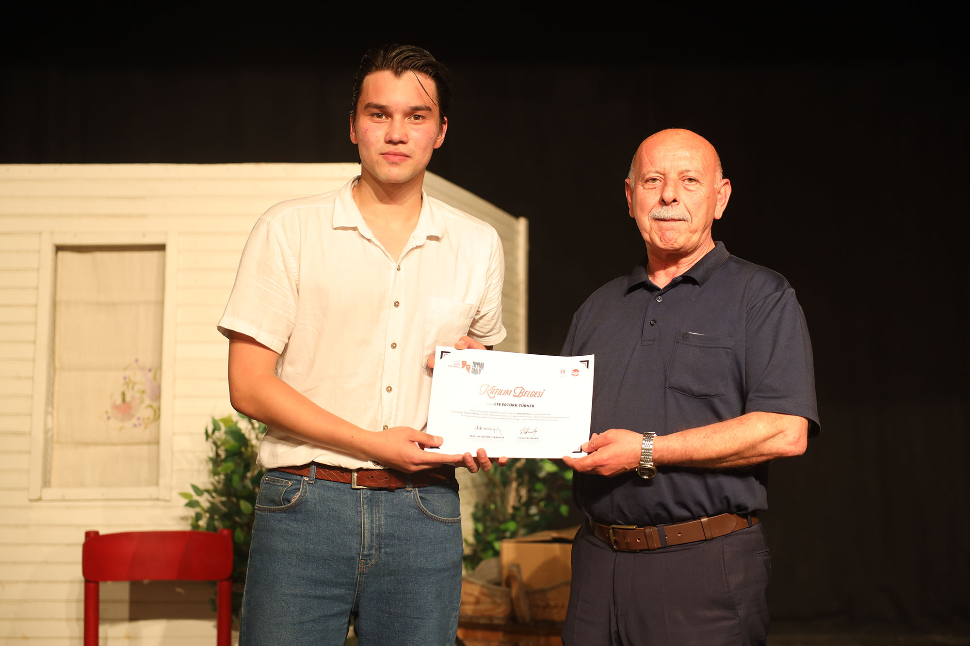 Genç Sahne’den alkış alan final: 6 aylık emek “Kapılar” ile sahneye taşındı