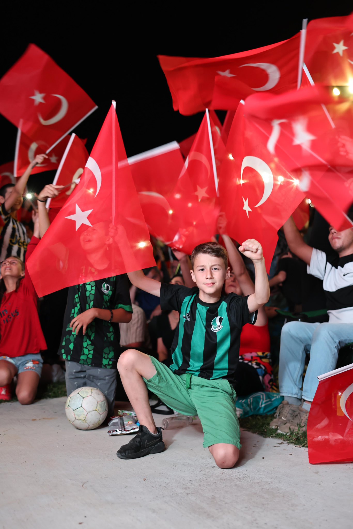 Bizim Çocuklar’ın dünyayı titreten başarısı Millet Bahçesi’nde tarihi bir şölene dönüştü: “Coşkumuz hiç eksilmesin”