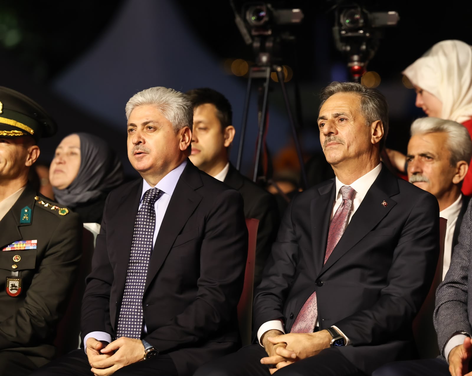 “Milletimiz uğruna can verilen vatanı darbecilere teslim etmedi, hiçbir zaman etmeyecek”